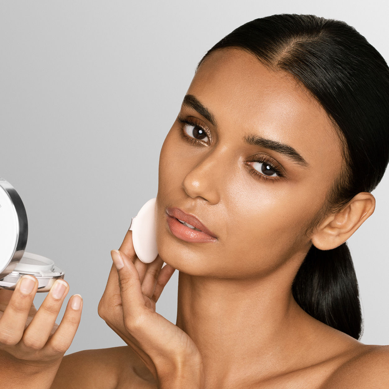 Future Skin Cushion Foundation - Hydrating BB Cream with SPF, Lightweight & Buildable Coverage for Flawless Look | Perfect for Daily Makeup & On-the-Go Touch Ups