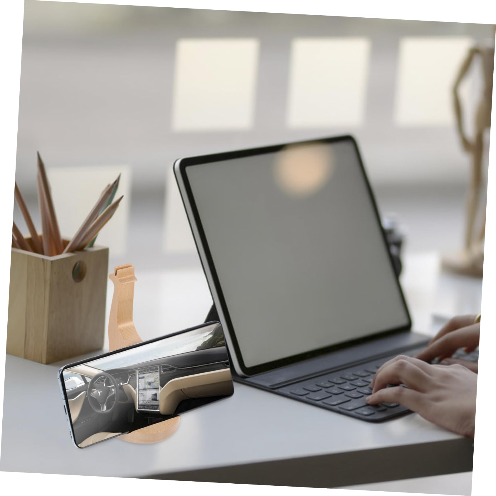Wooden Giraffe Phone Stand - Adjustable Cell Phone Holder for iPhone & Android - Home Office Desk Organizer & Decoration - Perfect for Video Calls, Reading, and Hands-Free Viewing