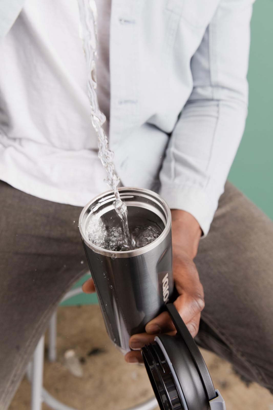 Igloo Stainless Steel Flip 'n' Sip Tumbler - 20oz Insulated Travel Mug with Leak-Proof Lid for Hot & Cold Drinks - Perfect for Commuting, Camping and Office Use