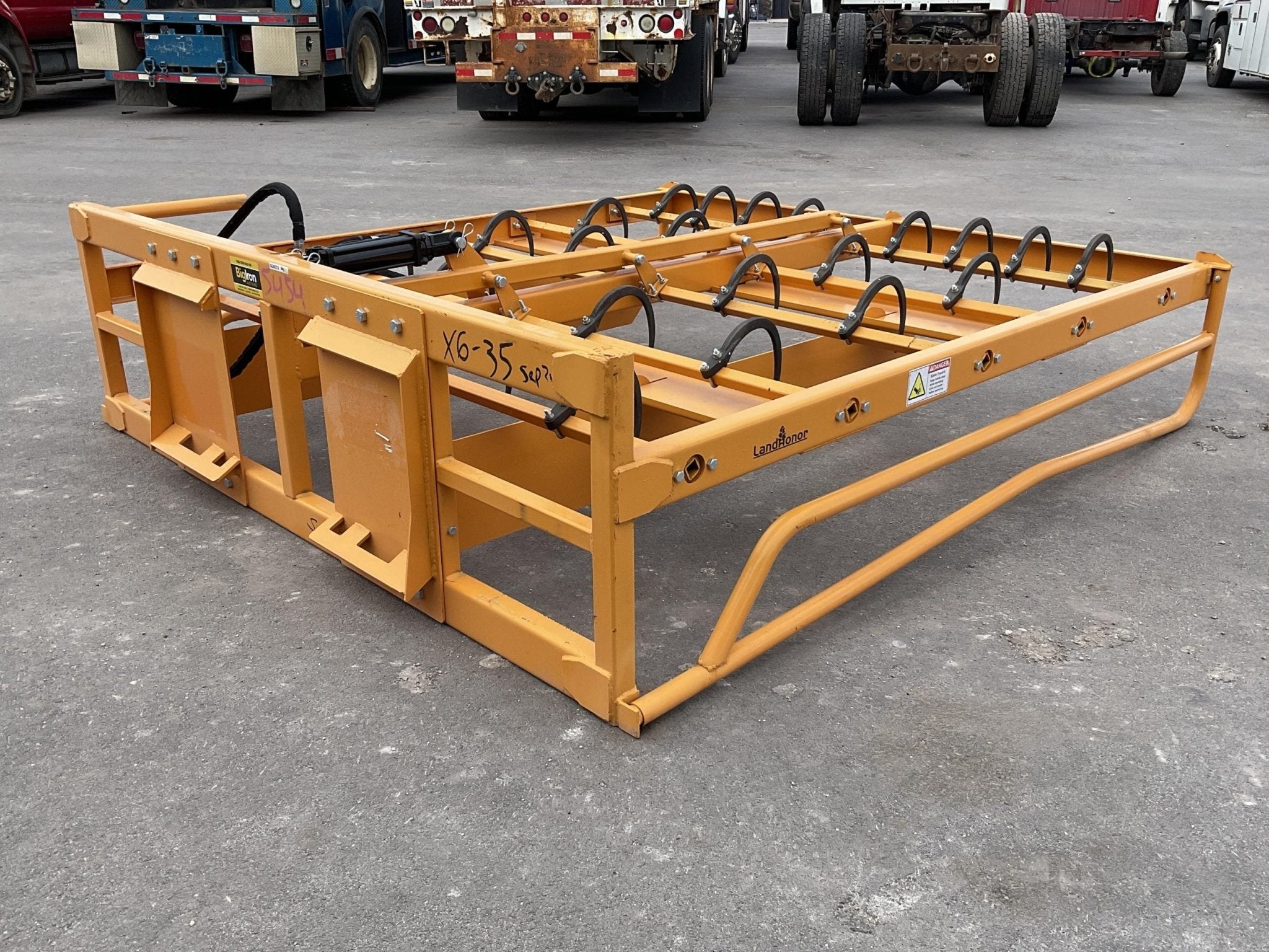 Hydraulic Skid Steer Hay Bale Accumulator Grapple | Quick Attach Farm Implement for Tractors | Heavy-Duty Bale Handling for Hay, Straw & Forage | Perfect for Farming, Livestock Feeding & Agricultural Operations - HAG1224Q