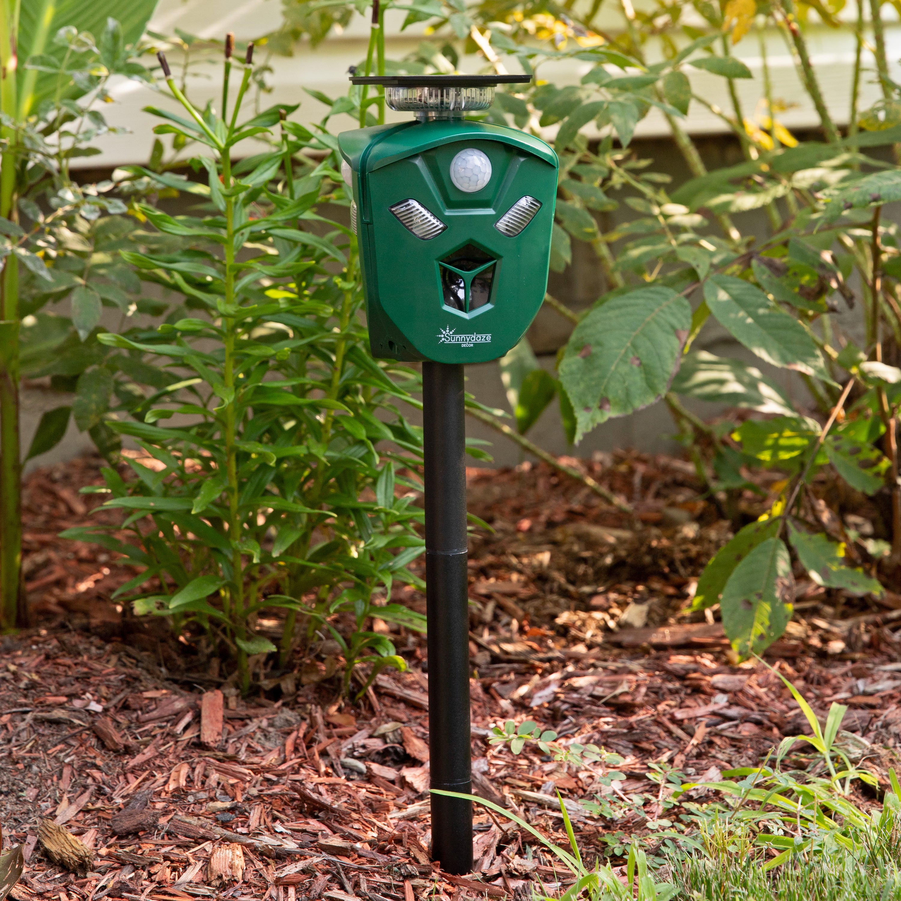 Sunnydaze 360° Solar Powered Animal Repellent - Ultrasonic Pest Control for Gardens, Yards & Outdoor Areas - Safe & Effective Rodent & Deer Deterrent