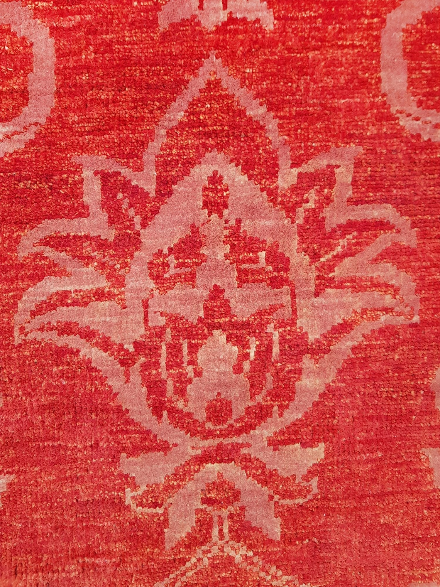Handwoven Agra Transitional Area Rug J64031 - Perfect for Living Room, Bedroom, or Office Decor