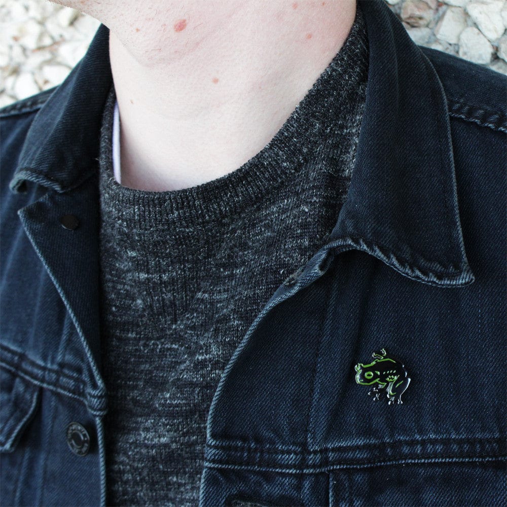 Mike Mignola's Frog Enamel Pin - Collectible Badge for Fans, Cosplay & Backpacks - Gothic Art Inspired Accessory for Comic Lovers & Pin Collectors