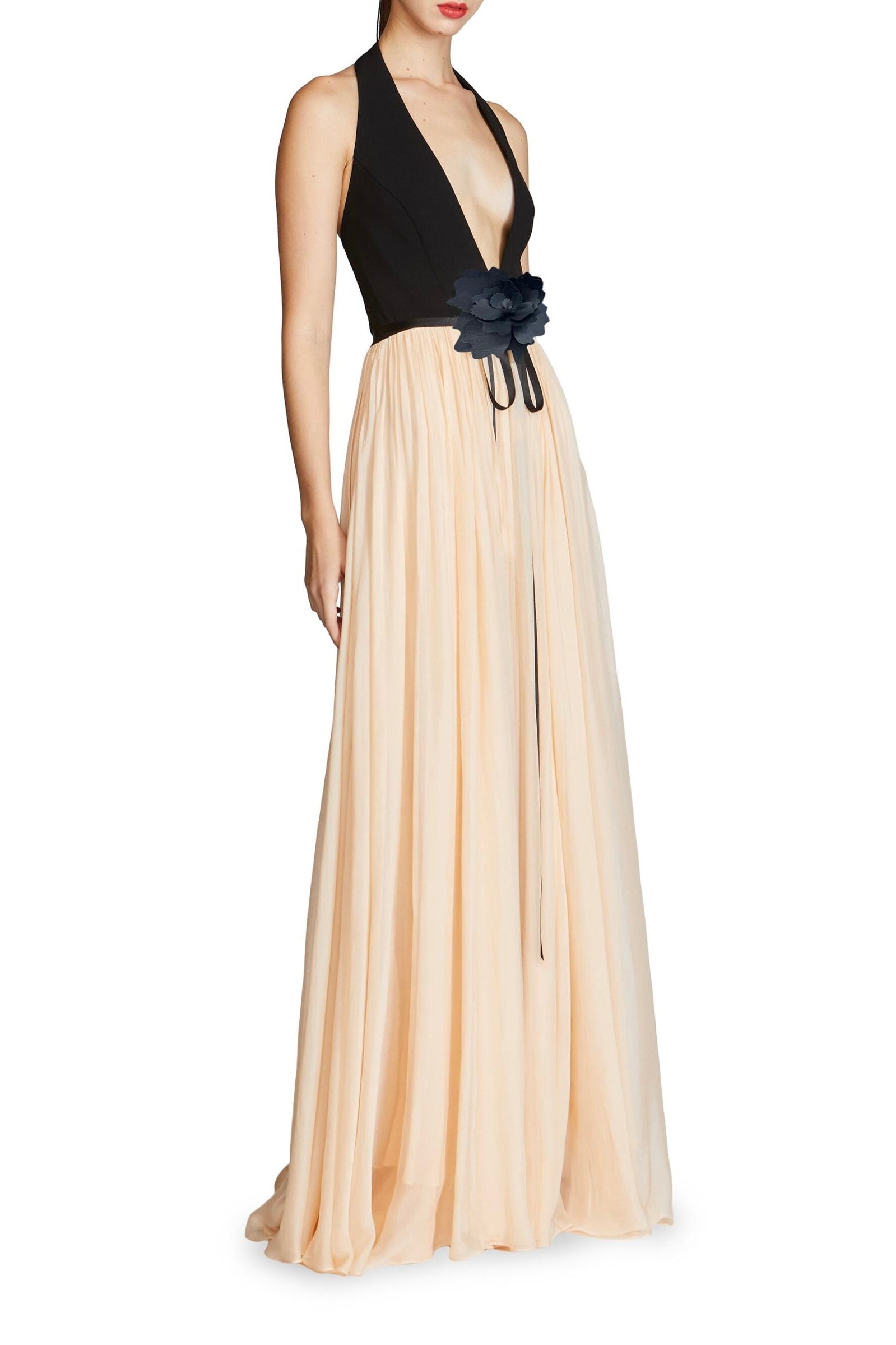 Halston Kinslee Elegant Crepe & Chiffon Halterneck Evening Gown for Women - Perfect for Prom, Red Carpet & Formal Events