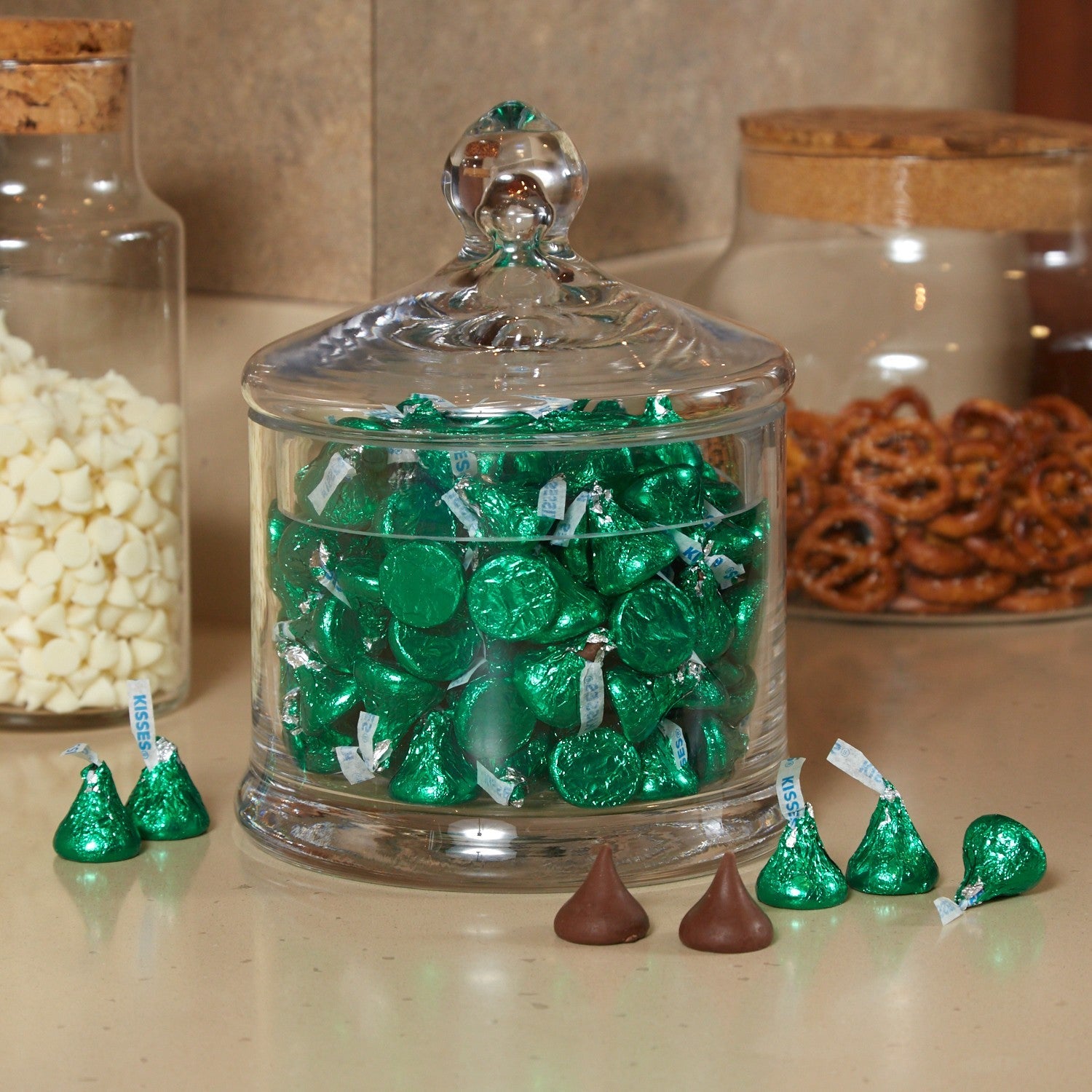 Hershey's Kisses Dark Chocolate Candy - 3 lb Bulk Bag for Baking, Gifts & Party Favors | Perfect for Holidays, Weddings & Desserts