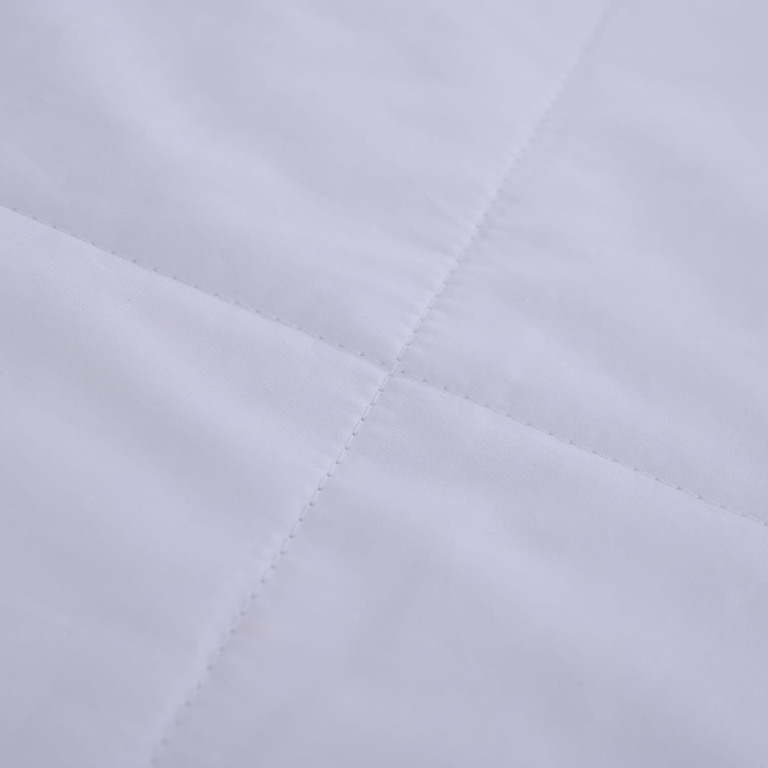 Shop LC HOMESMART White Silk Quilt - Ultra Soft & Breathable Comforter for All Seasons | Perfect Birthday Gift, Wedding Present & Luxury Bedding for Master Bedroom