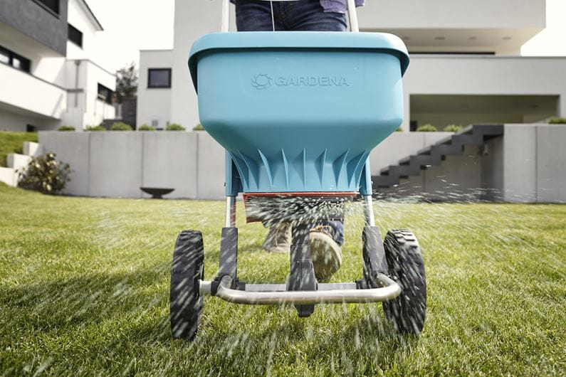 Gardena Spreader XL - Heavy Duty Lawn & Garden Fertilizer Spreader for Even Distribution - Perfect for Large Yards, Golf Courses & Landscaping