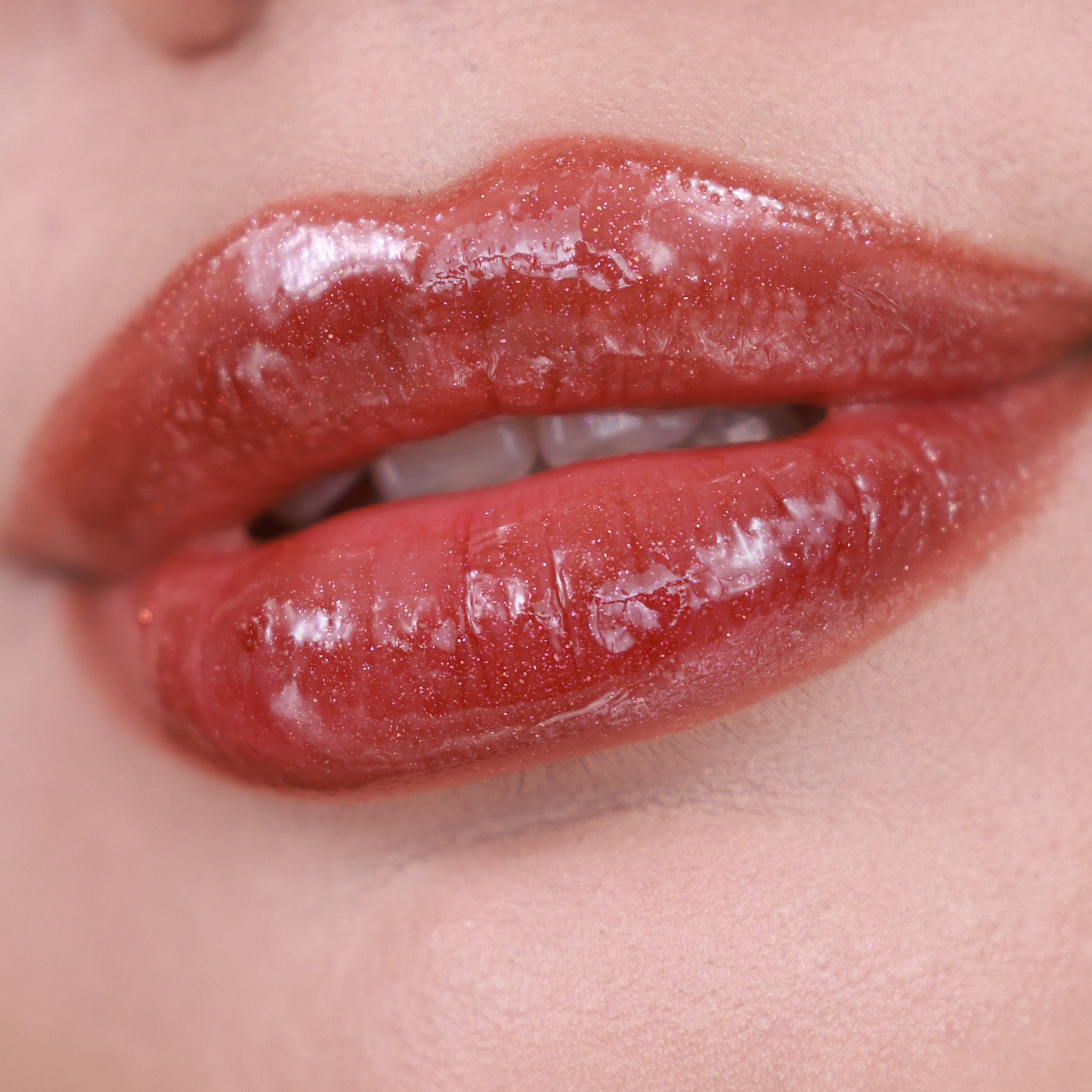 Glamlite x Coca Cola Original Lip Gloss Set - 6 Shimmering Lip Gloss Shades, Vegan & Cruelty-Free - Perfect for Parties, Date Nights & Everyday Wear