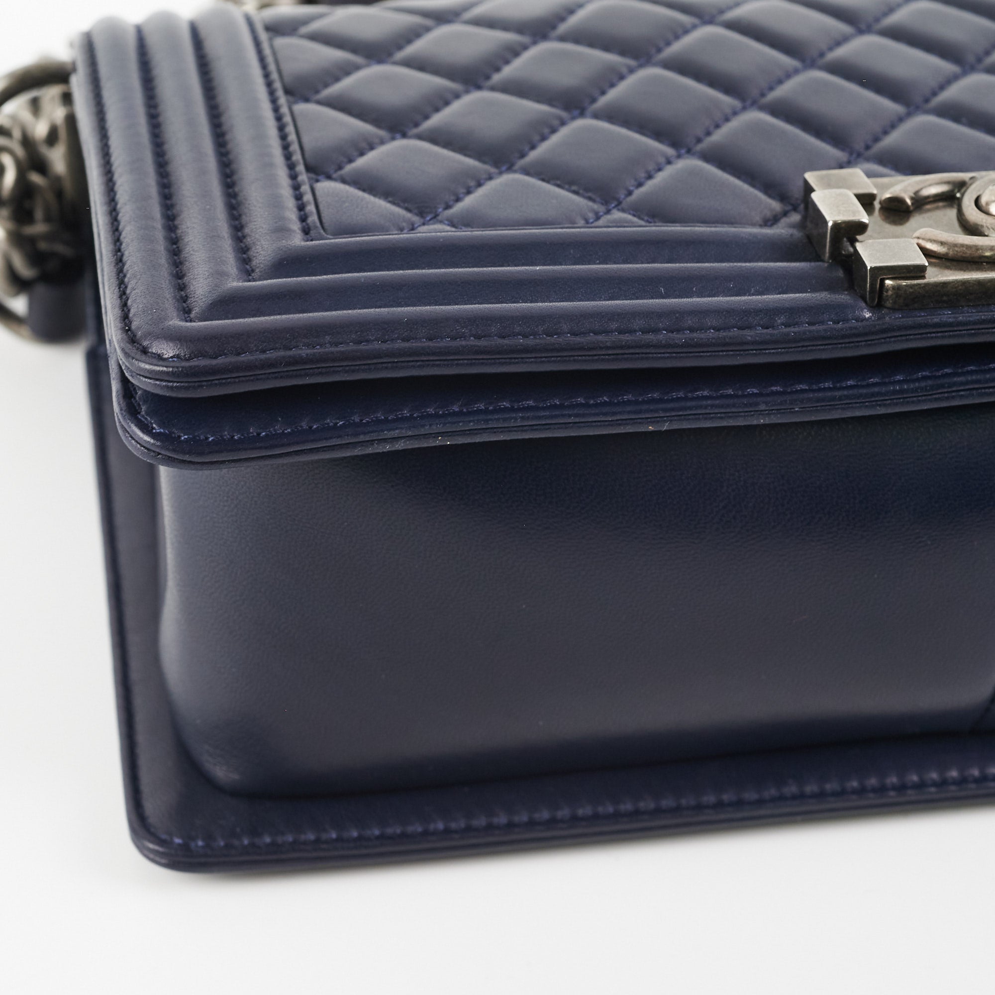 Chanel Navy Old Medium Boy Shoulder Bag - Luxury Leather Crossbody Purse for Women, Fashionable Everyday Handbag for Work, Party & Travel