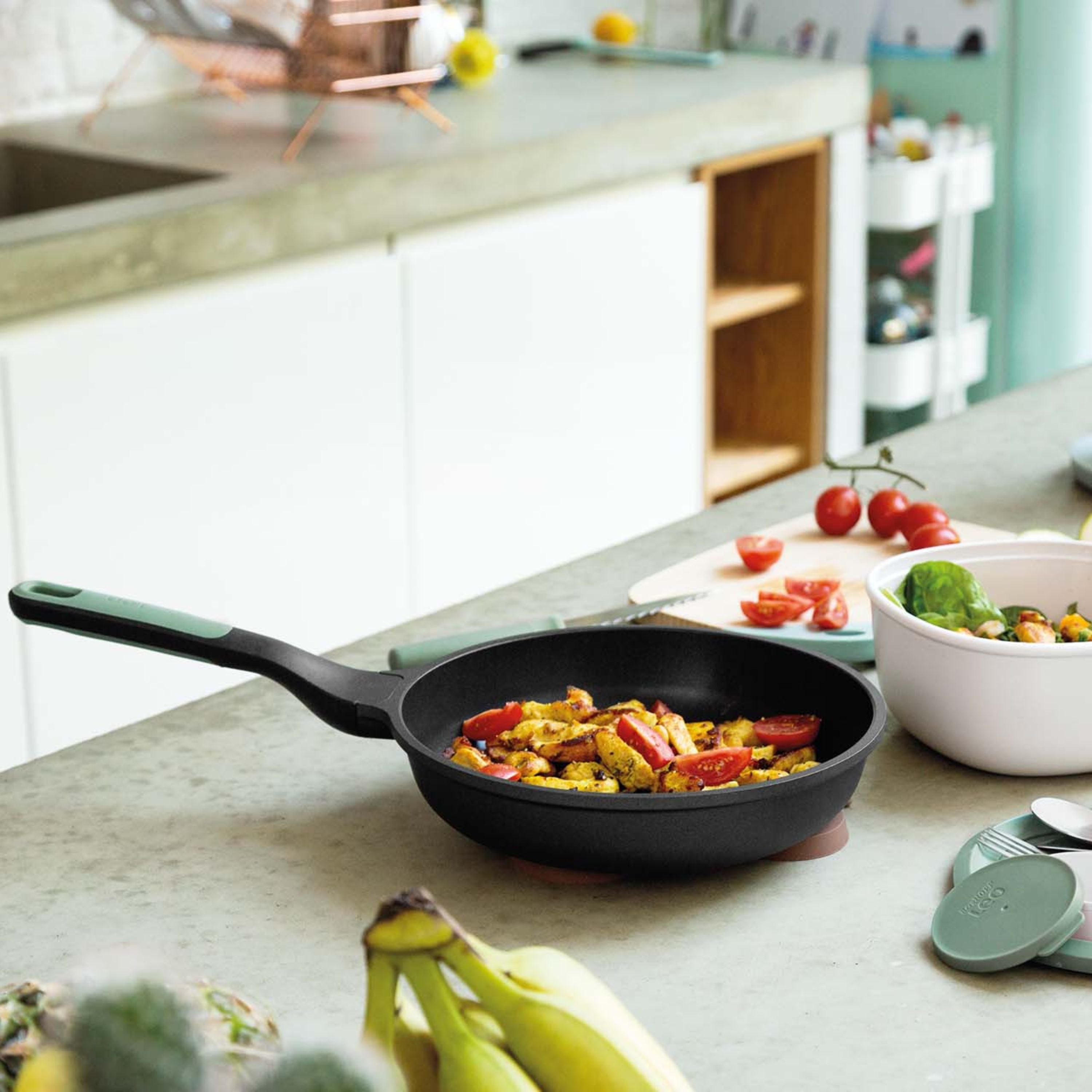 BergHOFF Forest Non-Stick Cast Aluminum Frying Pan 8 Inch - Professional Cookware for Healthy Cooking, Perfect for Sautéing, Frying & Omelets in Home Kitchens