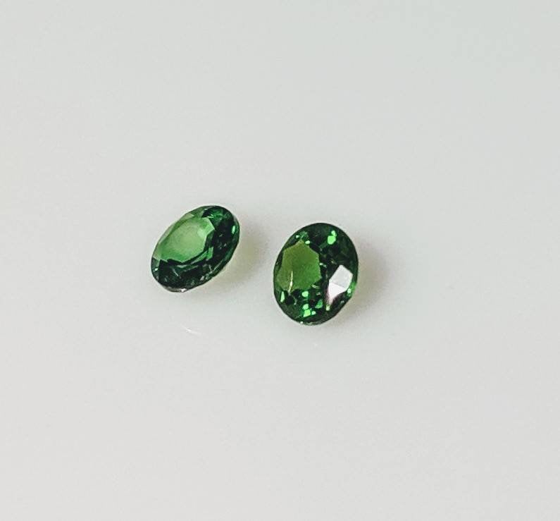 Natural Genuine African Tsavorite Green Garnet 4mm Round Faceted VS Loose Stones - January Birthstone Gem for Jewelry Making, Engagement Rings & Necklace Pendants - Perfect for Birthdays, Anniversaries and Special Gifts