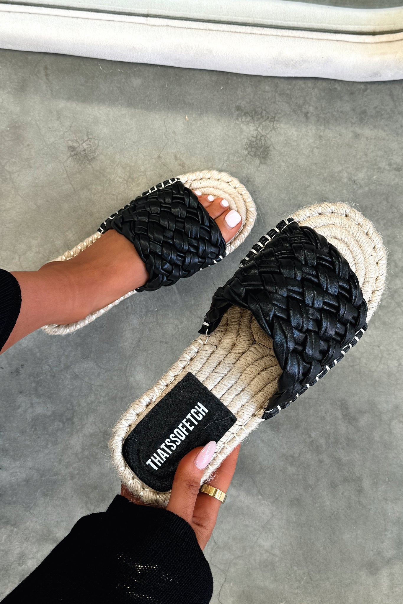 Premium Maldives Slides for Men & Women - Comfortable Black Beach Sandals for Summer, Pool, and Vacation - Ideal for Outdoor, Travel, and Relaxation