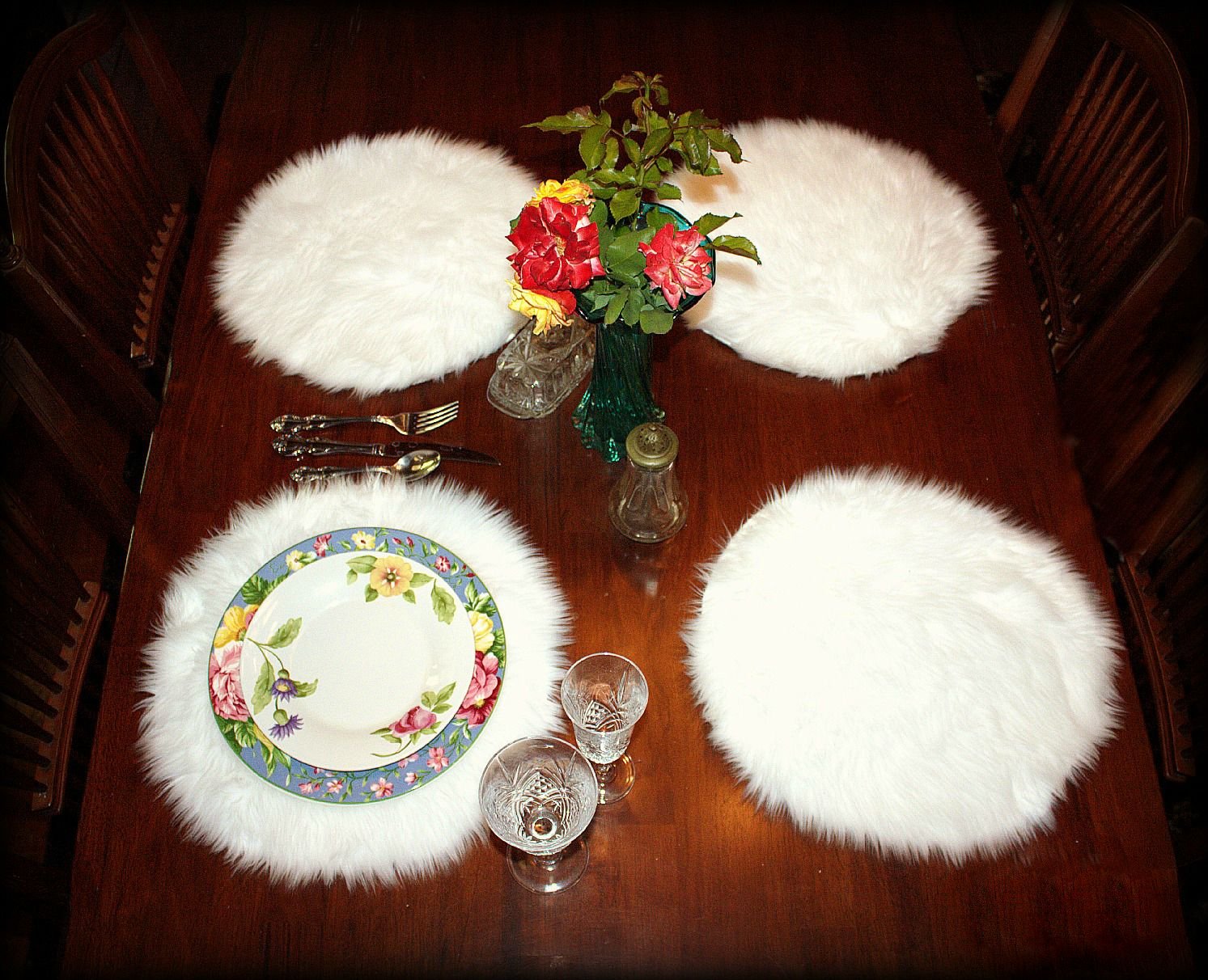 Luxury Faux Fur Placemats Set of 4 - Soft Shaggy Round Table Mats for Dining Table Decor, Winter Home Decor, and Cozy Dinner Parties (White)