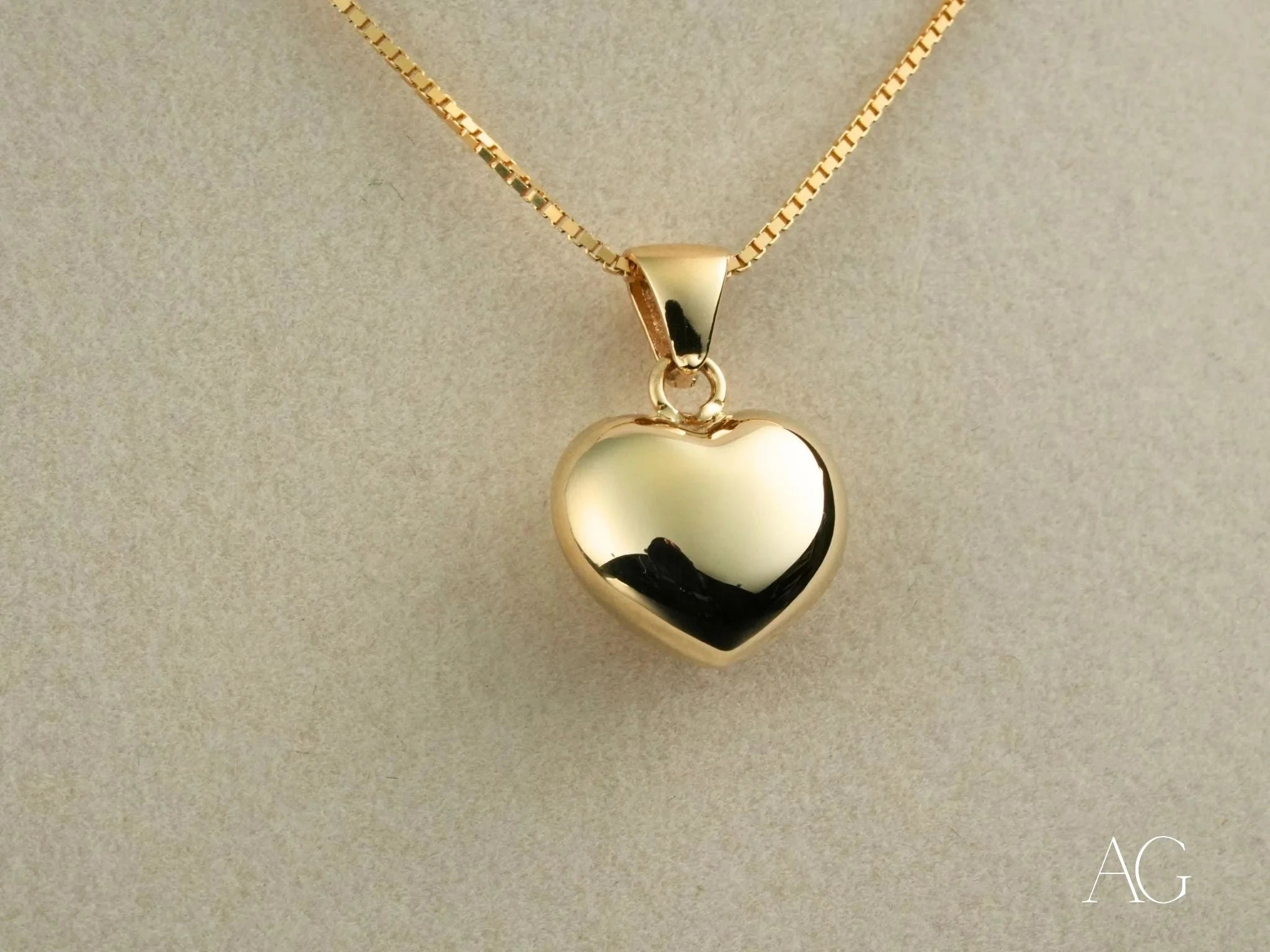 Golden Heart Pendant Necklace for Women - 14K Gold Plated Romantic Jewelry Gift for Her - Perfect for Anniversaries, Valentine's Day & Special Occasions