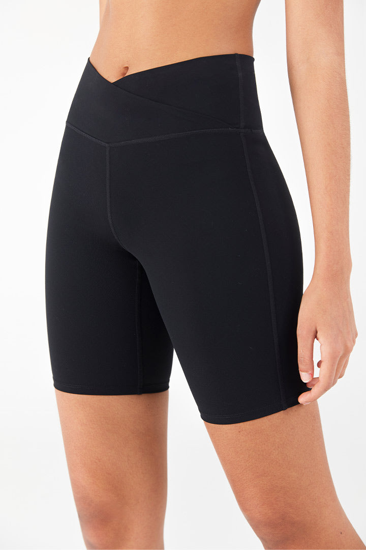 Saltum V-Shaped Sports Bra & Shorts Set - High Support Workout Outfit for Running, Yoga & Gym