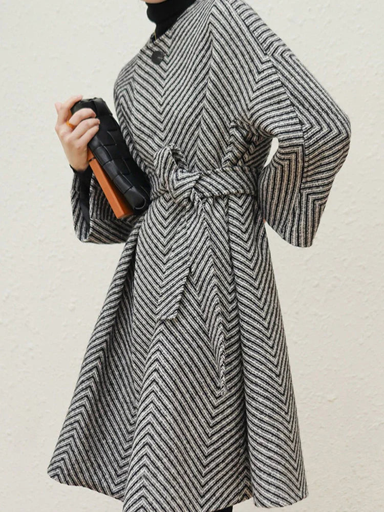 Women's Black & White Zigzag Wool Coat - Elegant A-Line Loose Fit Winter Fashion 2022 | Korean Style Runway Trench Coat for Office, Dating & Special Occasions