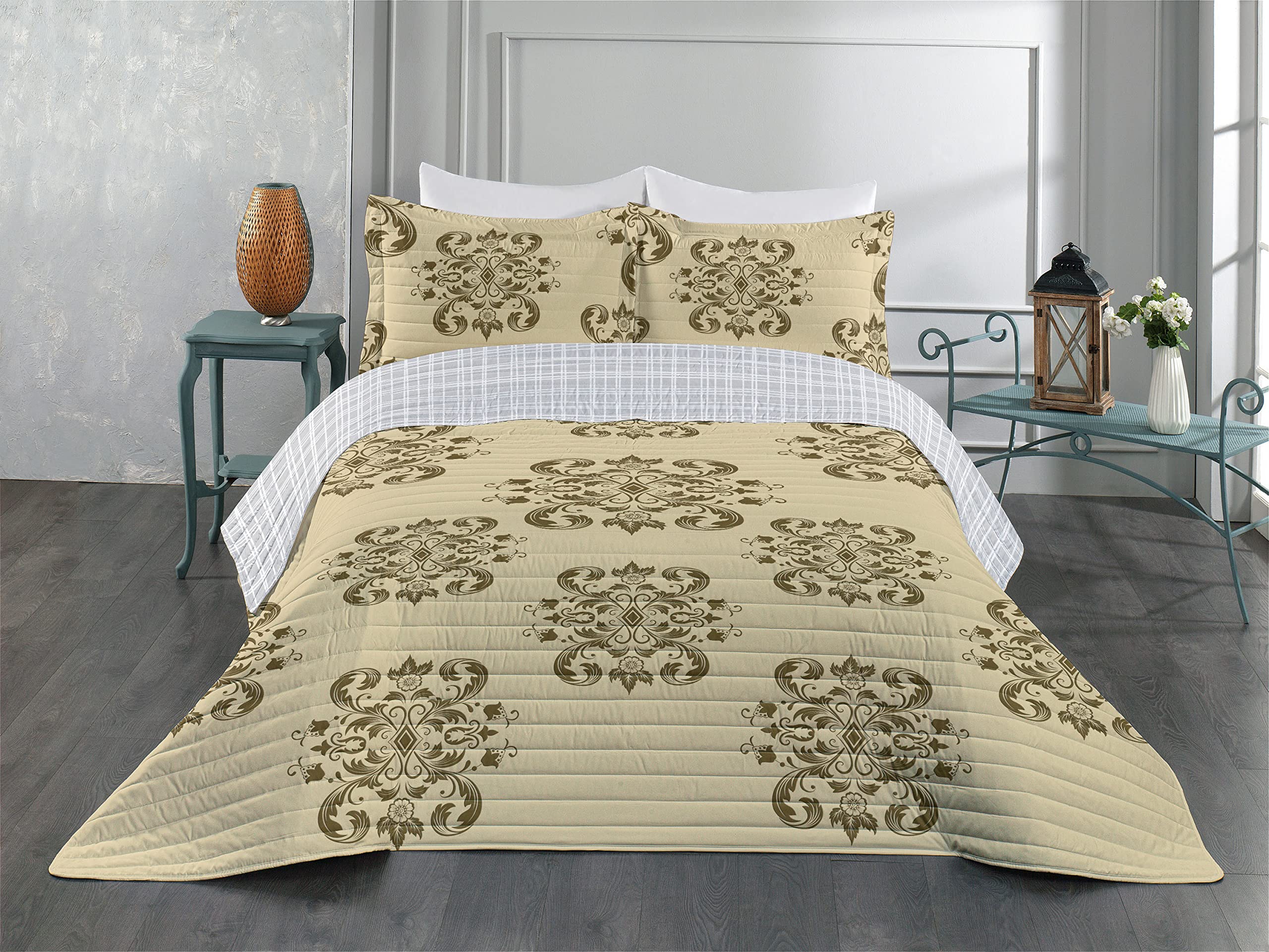 Ambesonne Reversible Bedspread Set - Vintage Floral Design with Flourishing Blossoms & Foliage | Queen Size Microfiber Bedding Set with Pillow Shams | Pale Camel Color | Perfect for Boho Chic Bedrooms, Guest Rooms & Cozy Home Decor