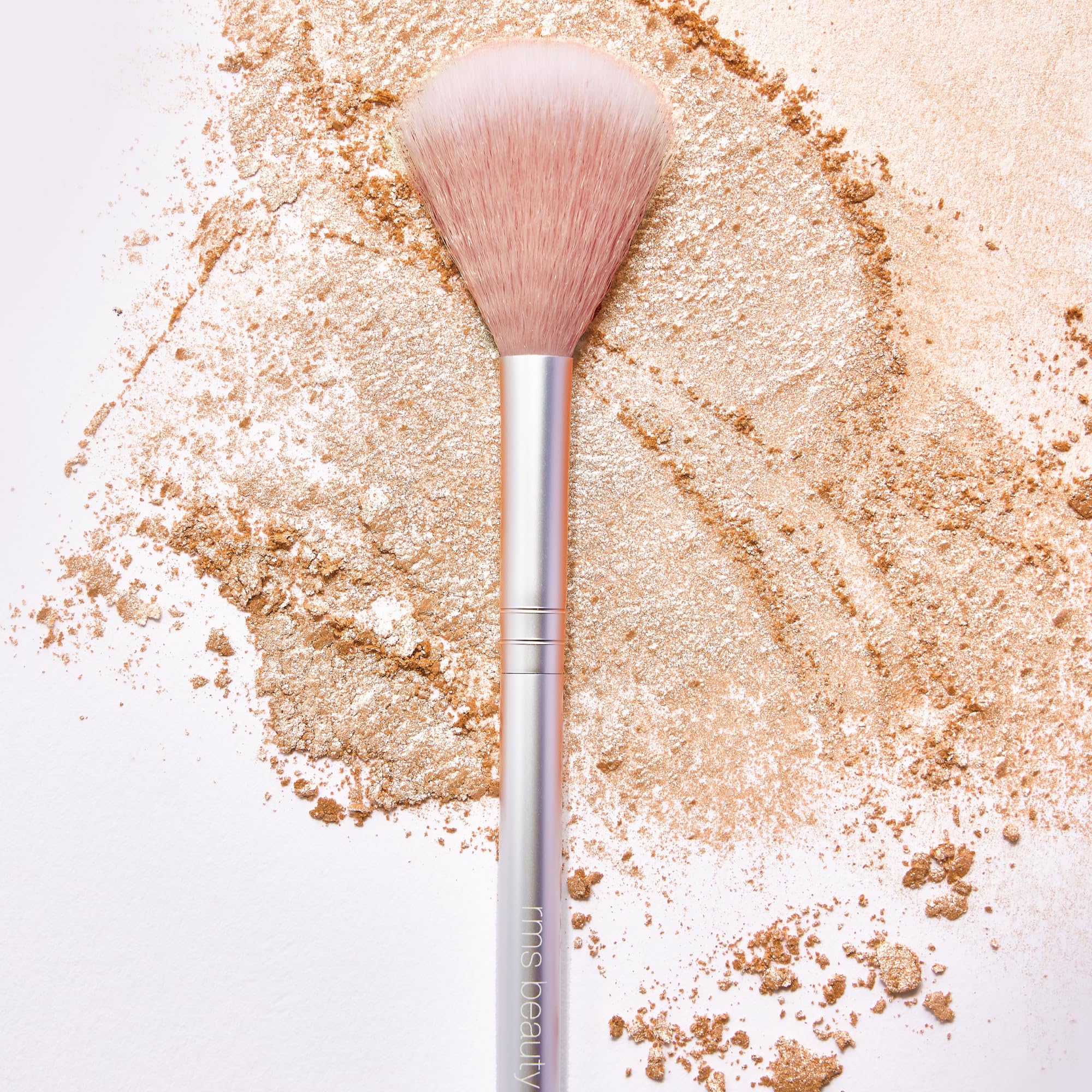 Premium Women's Skin2Skin Classic Fan Brush - Soft Bristles for Flawless Makeup Blending & Highlighting | Perfect for Foundation, Powder & Contouring | Ideal for Professional & Everyday Makeup Use