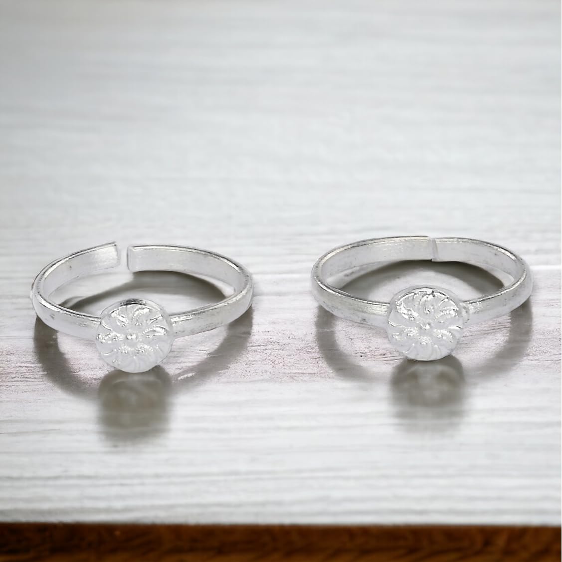 AanyaCentric Adjustable Toe Rings for Women - Pack of 2 Pairs - Trendy & Fashionable Foot Jewelry - Perfect for Beach, Summer Outfits and Boho Style