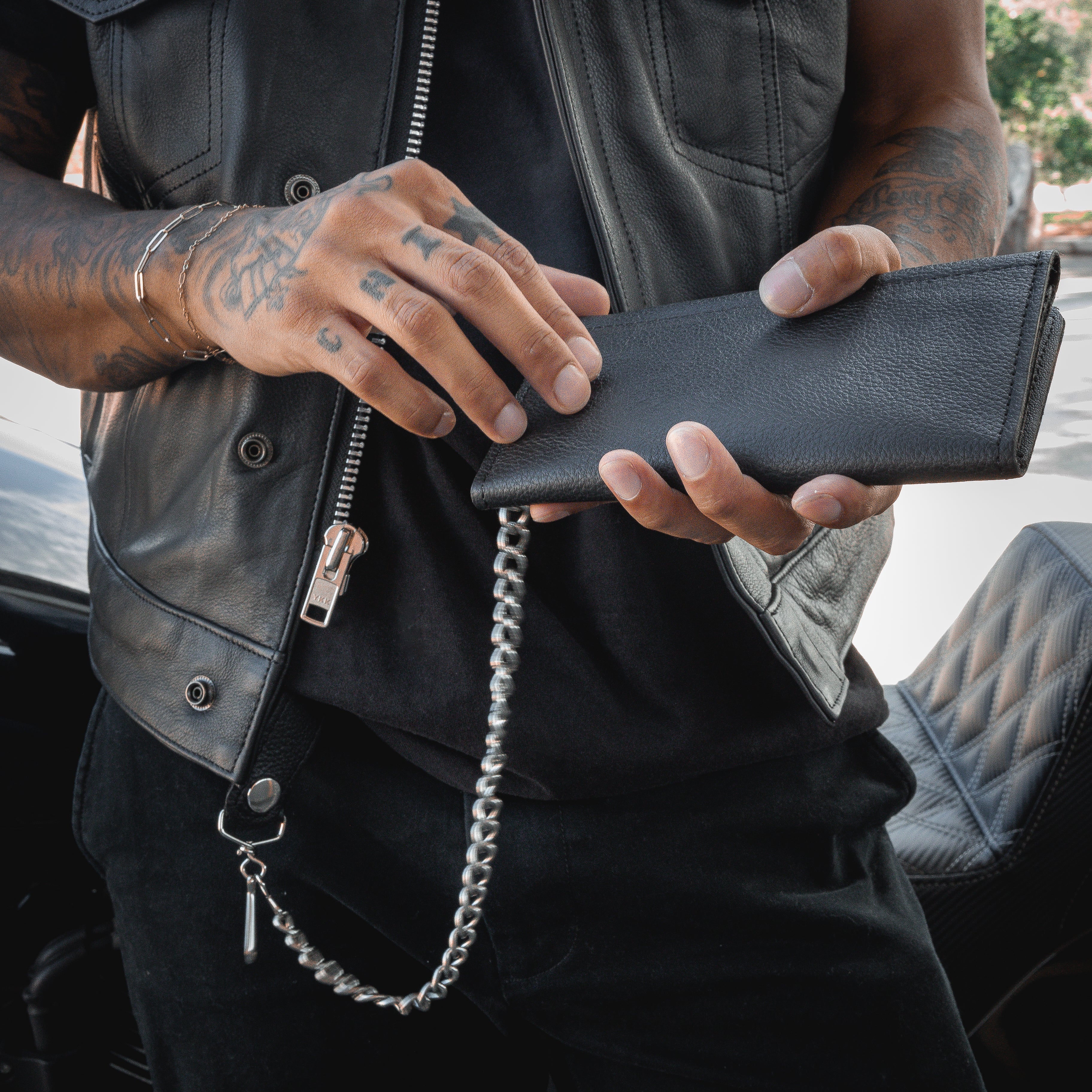 Open Road Men's Chain Trifold Leather Wallet - RFID Blocking Bifold Wallet for Men with Money Clip - Perfect for Travel, Business & Everyday Use