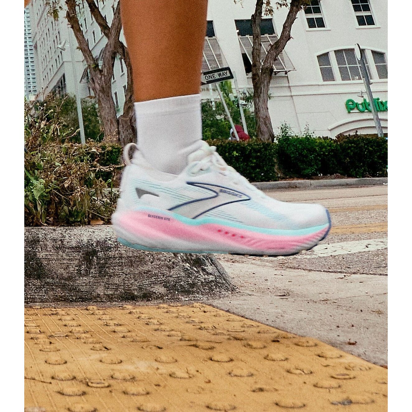Brooks Glycerin GTS 22 Women's Running Shoes - Medium & Wide Width - Cushioned Support for Long-Distance Running & Daily Training