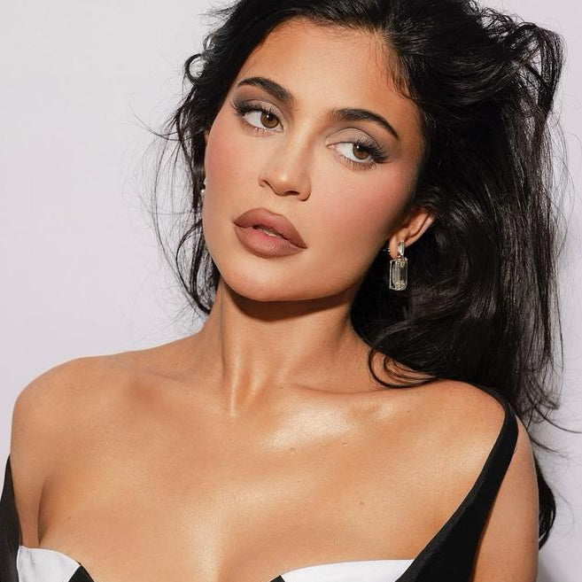 Kylie's Soft Smokey Look Eyeshadow Palette - Natural Matte & Shimmer Makeup Kit for Everyday Glam | Perfect for Date Night, Parties & Professional Makeup Looks