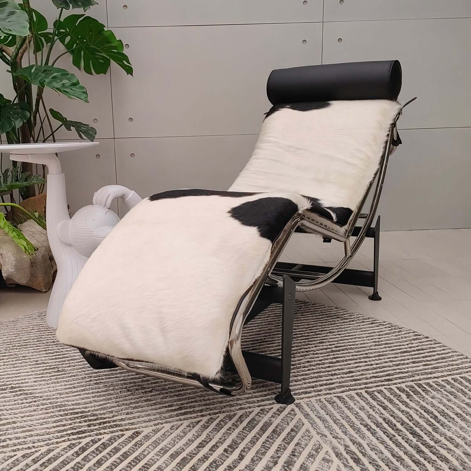 Modern Adjustable Chaise Lounge Chair with Curved Steel Frame - Perfect for Living Room, Bedroom or Outdoor Relaxation
