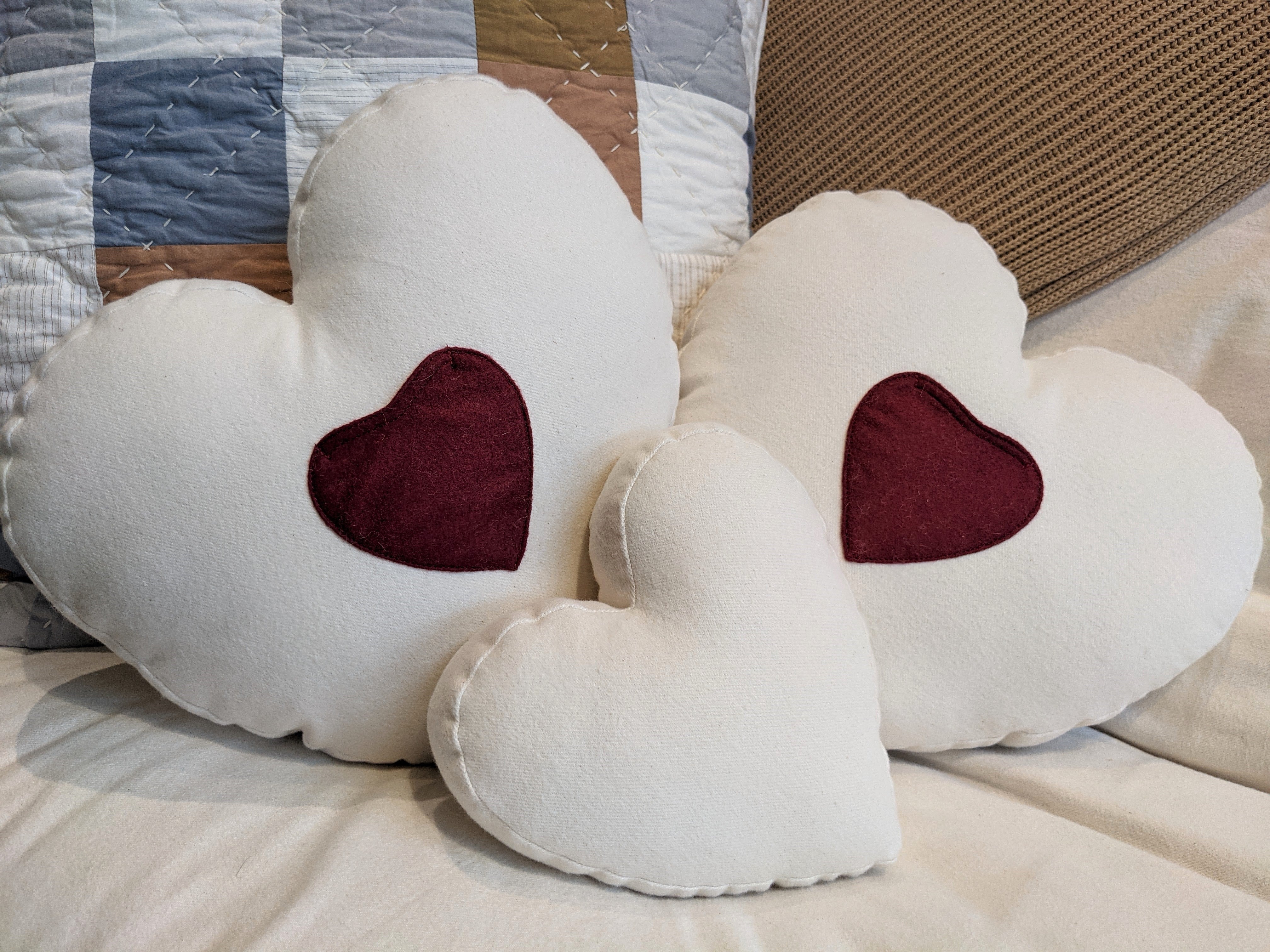 Heart-Shaped Comfort Pillow for Cuddling & Relaxation - Perfect for Couples, Gifts, and Home Decor