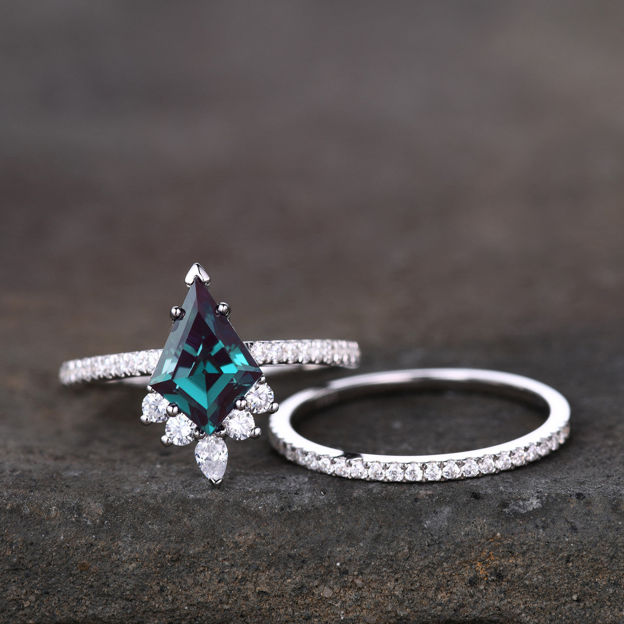 Unique Kite Cut Alexandrite & Moissanite Engagement Ring - Solitaire Half Eternity Stacking Bridal Set for Wedding, Proposal & Anniversary Gifts