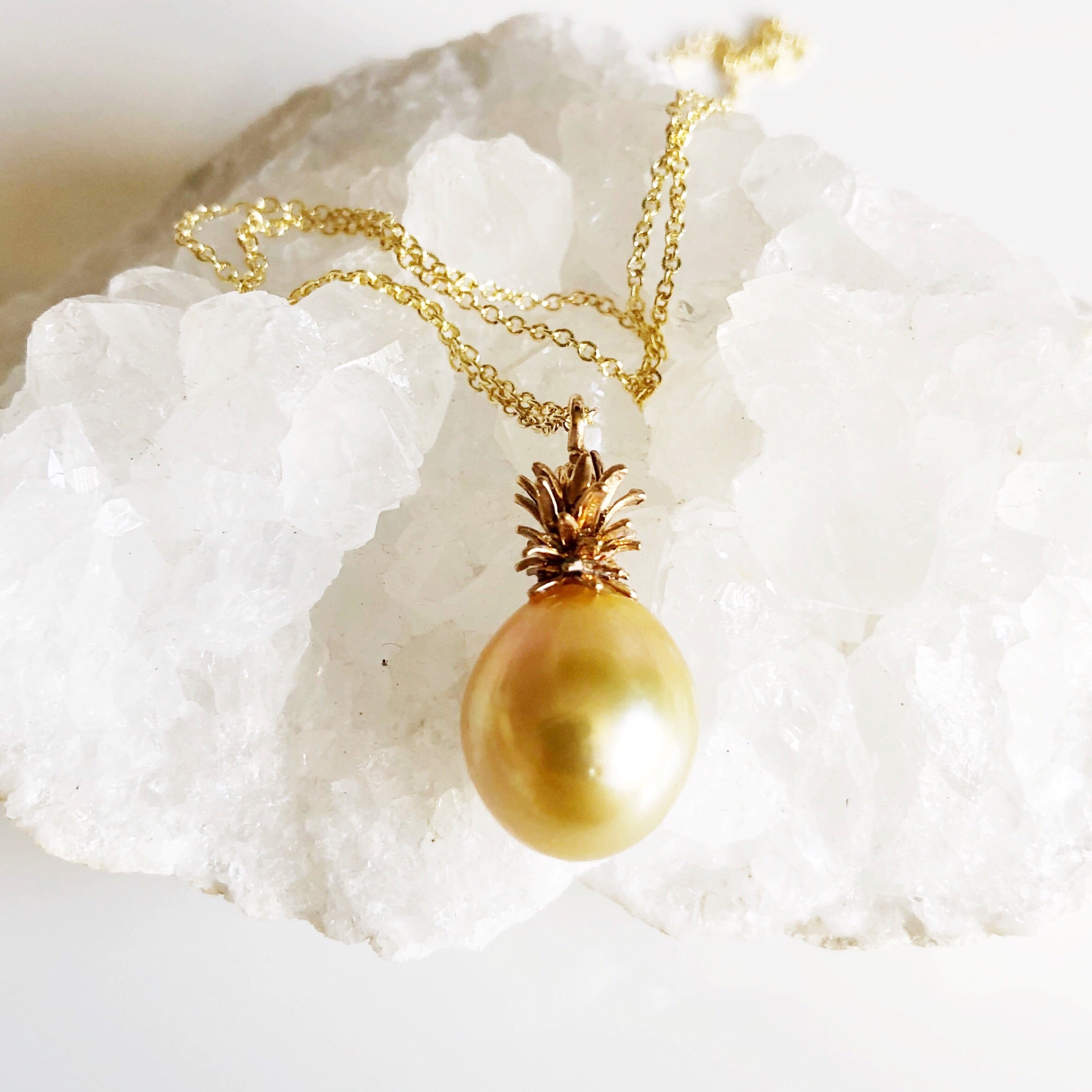 Luxury 14K Gold South Sea Pineapple Pendant Necklace for Women - Elegant Tropical Jewelry Gift for Birthday, Anniversary & Special Occasions