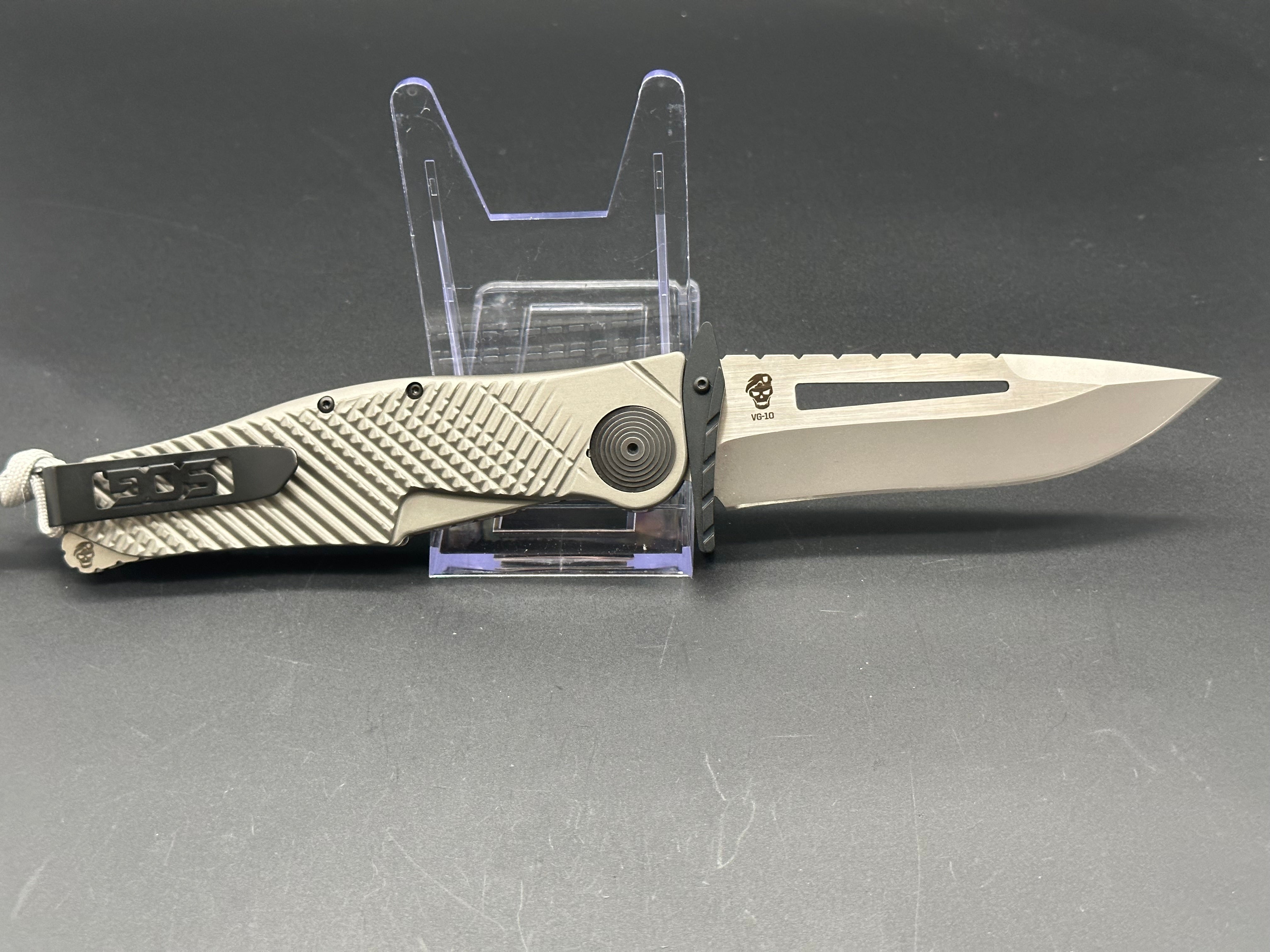 SOG Quake XL Multi-Tool - Heavy Duty Survival Knife with Pliers, Saw & 19 Tools for Camping, Hiking & Outdoor Adventures
