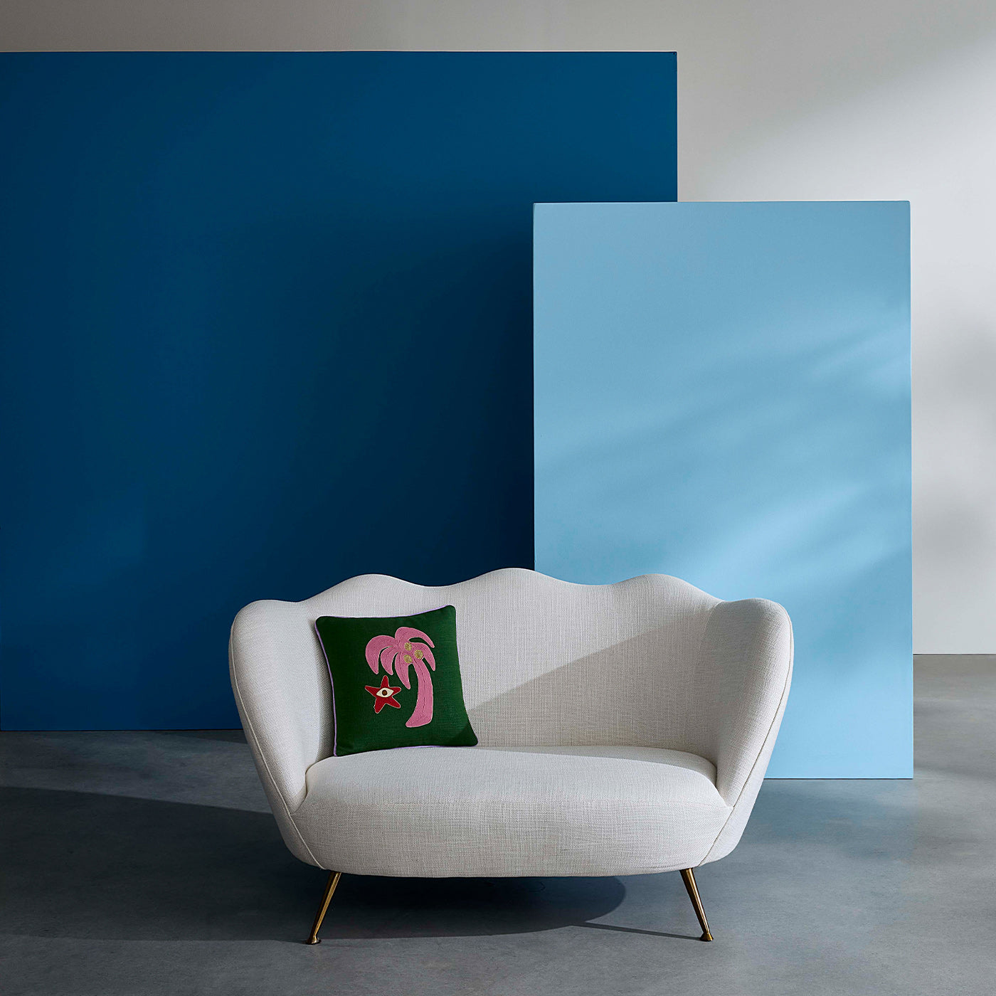 Modern Ripple Apartment Sofa - Comfortable 3-Seater Couch for Small Spaces - Perfect for Living Rooms, Studios & Apartments