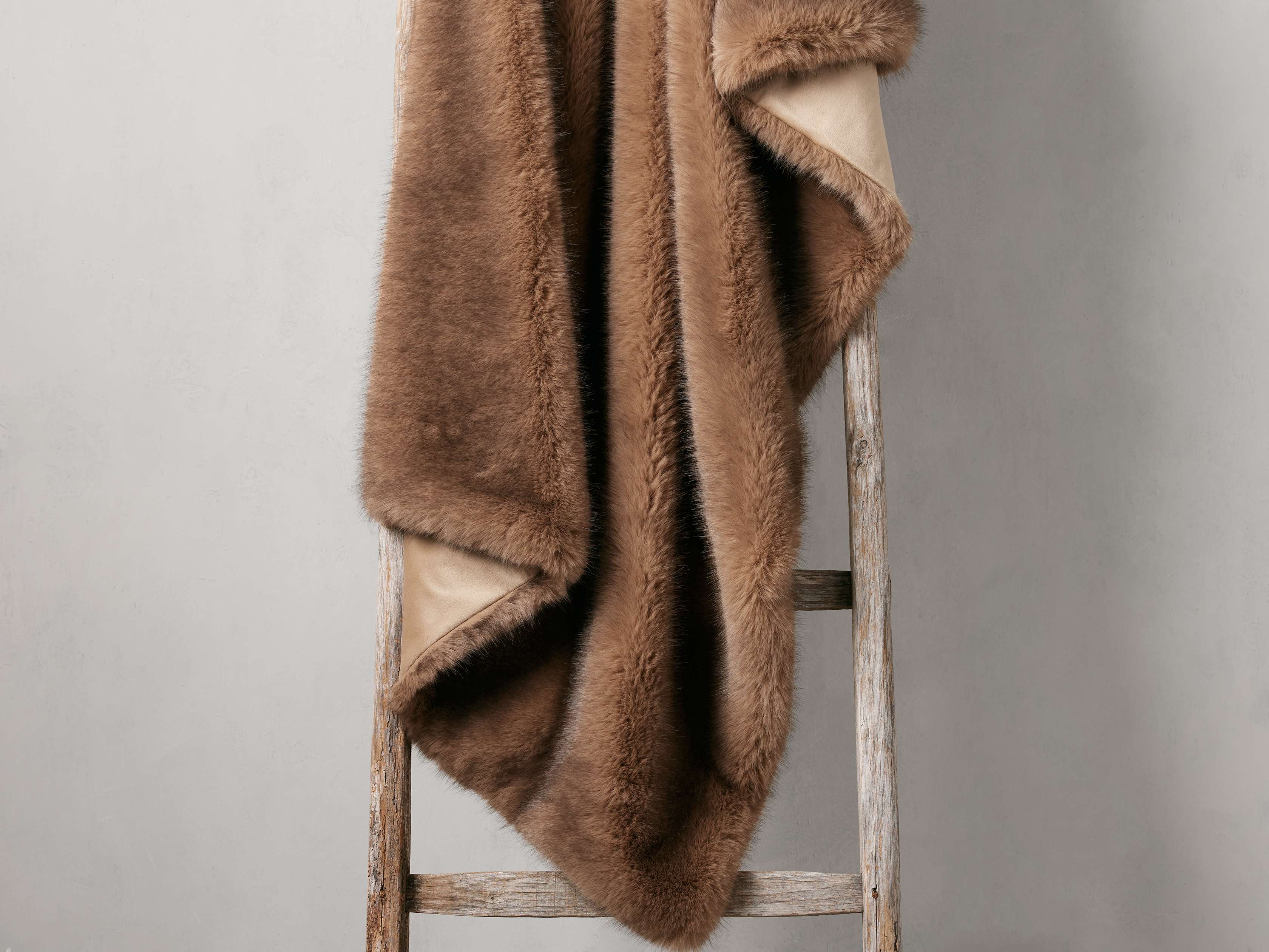 Luxury Fairbanks Faux Fur Throw Blanket - Soft Sable Brown Plush Fleece - Perfect for Sofa, Bed & Winter Cozy Nights