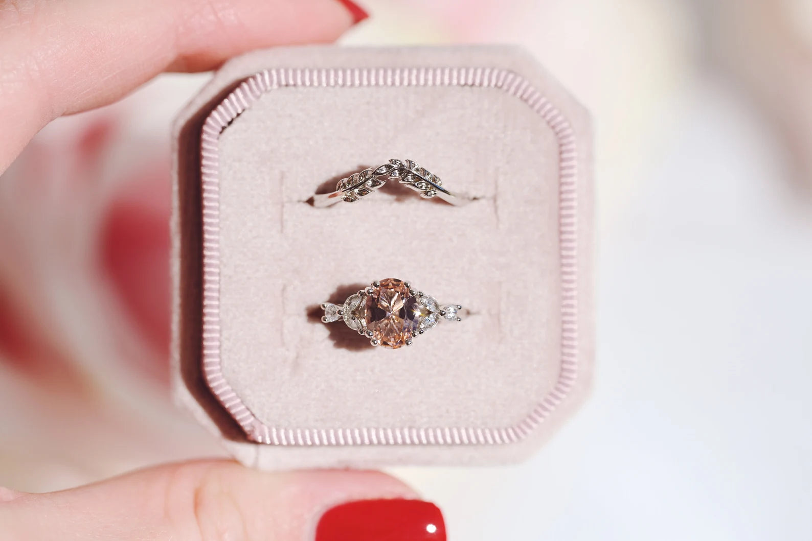 Elegant Oval Morganite Ring in Sterling Silver - Perfect for Engagement, Wedding & Anniversary Gifts