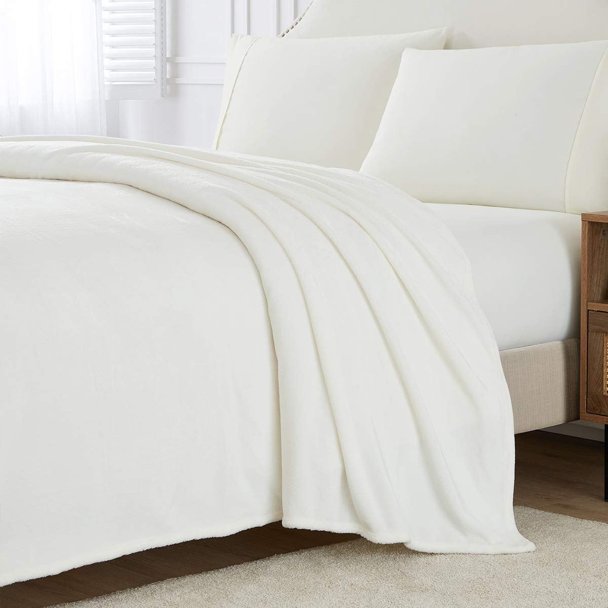 BOURINA Queen Size Fleece Blanket - 90x90 Inch Lightweight Microfiber Throw Blanket for Sofa, Couch & Bed | Soft Flannel Blanket for Camping, Travel & Home Use | Cozy White Blanket for Winter, Gifts & Relaxation