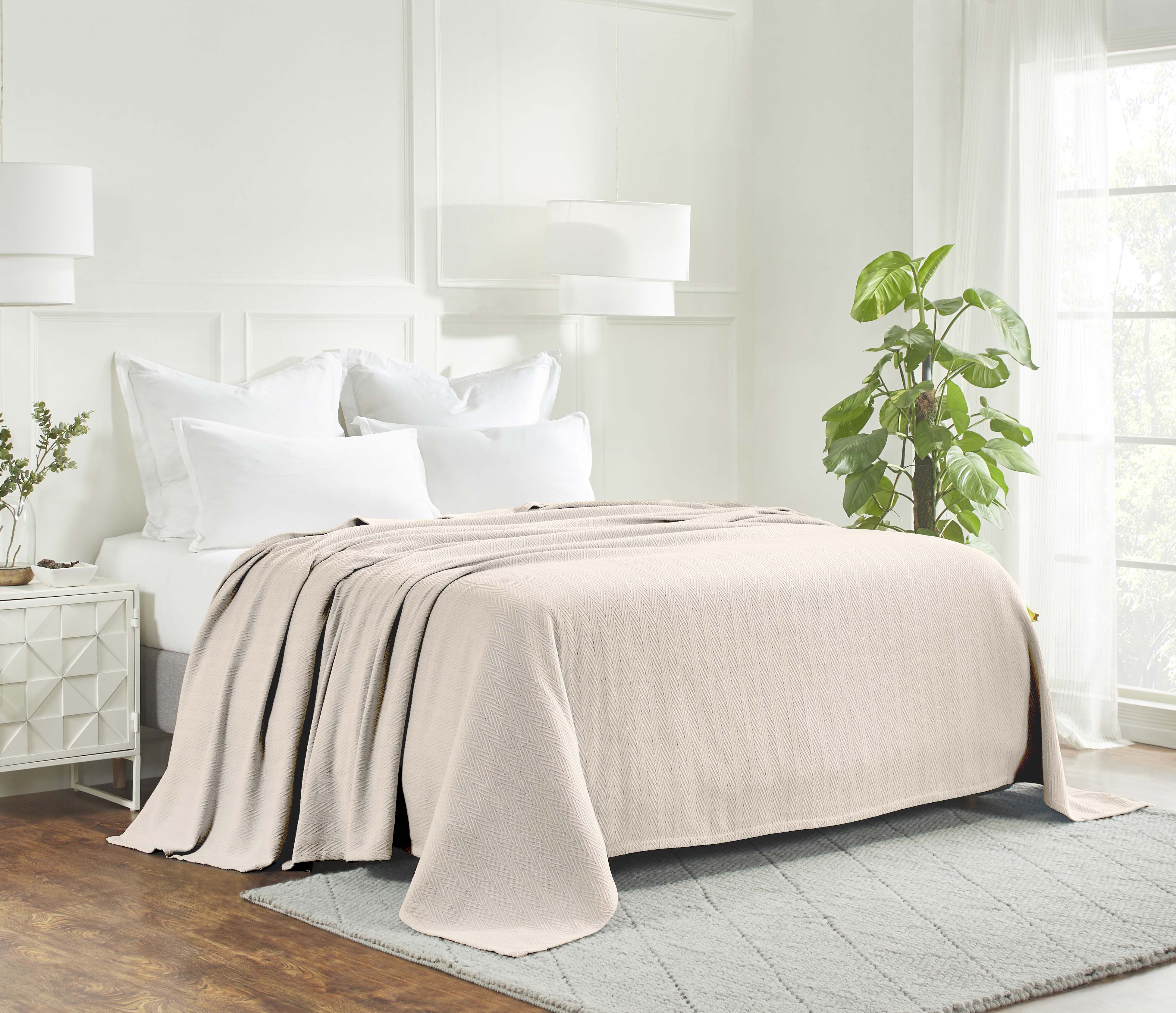 Soft All-Season Chevron Cotton Bed Blanket & Sofa Throw - Cozy Blanket for Bedroom, Living Room, and Travel Use
