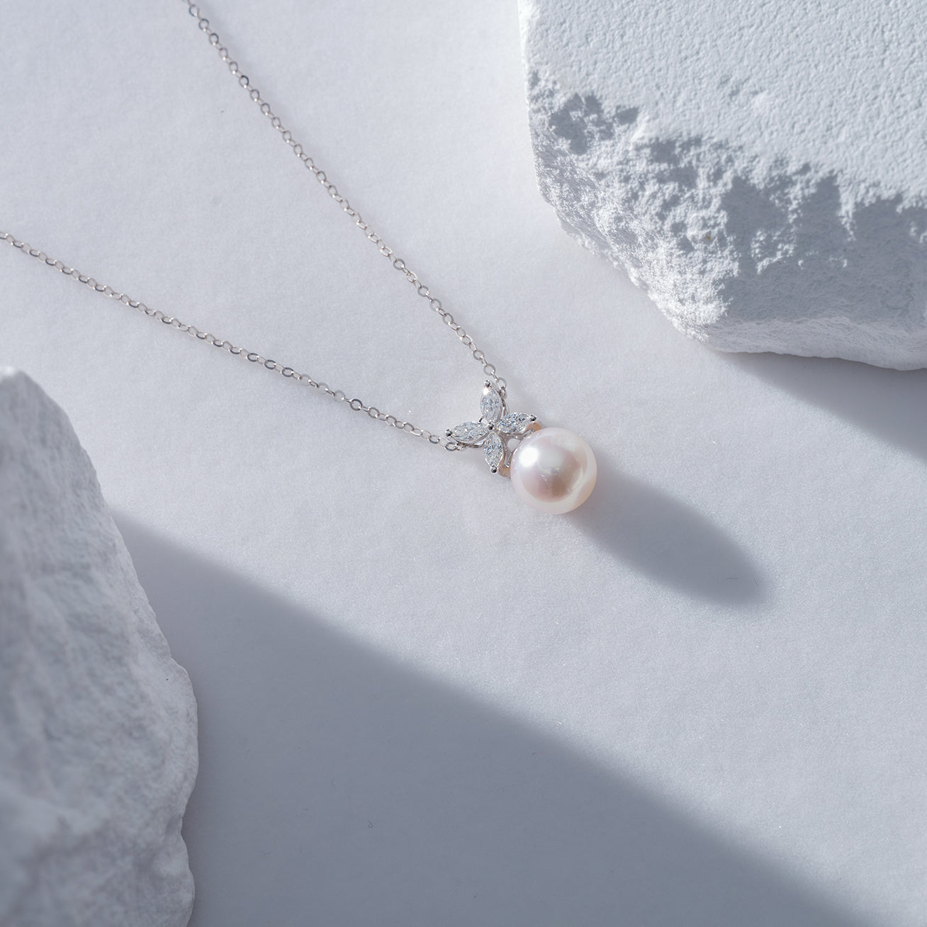 18K Gold Diamond Akoya Pearl Necklace for Women - Elegant & Luxurious Jewelry Gift (KN00132) | EVERLEAF | Perfect for Weddings, Anniversaries & Special Occasions