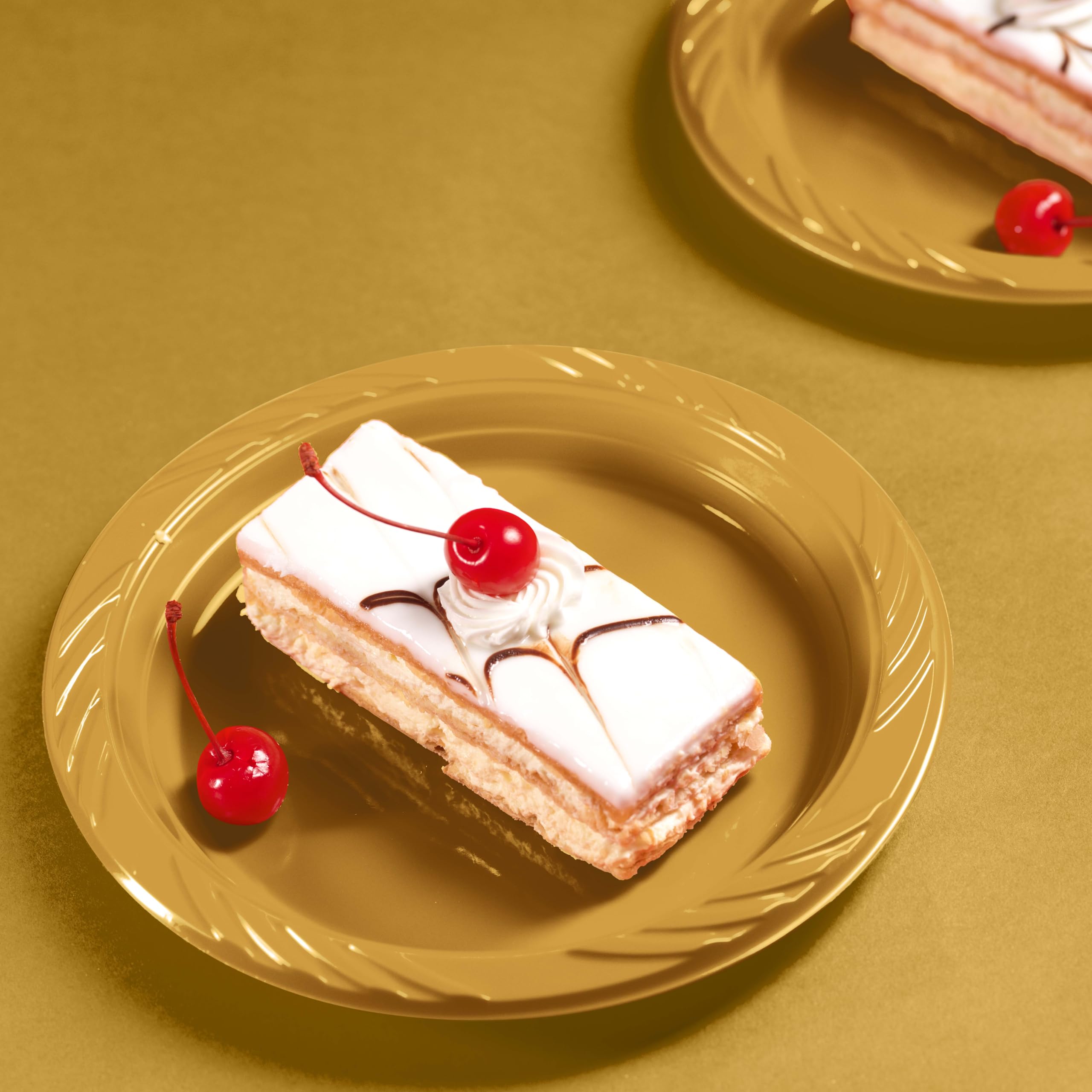 Munfix 6 Inch Gold Plastic Plates - 100 Pack Disposable Party Plates for Desserts, Appetizers, BBQ, Events & Travel | Microwave Safe & Eco-Friendly | Perfect for Birthday Parties, Weddings, Picnics & Office Gatherings