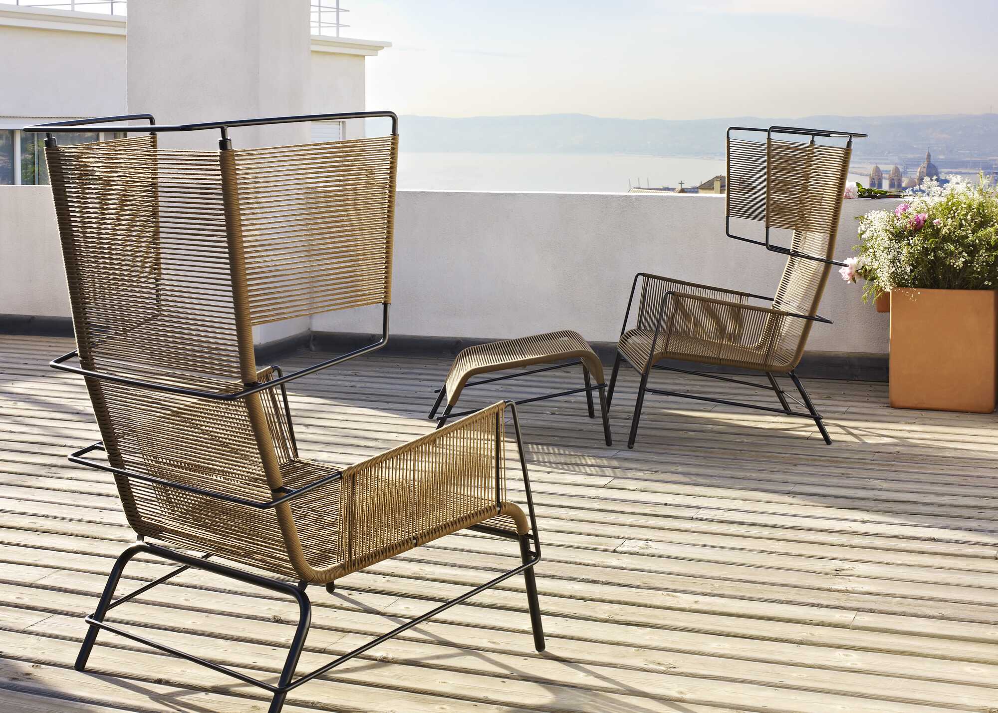 Fifty Armchair - Brown Indoor/Outdoor Lounge Chair for Patio, Garden, or Living Room - Durable & Stylish Seating Solution
