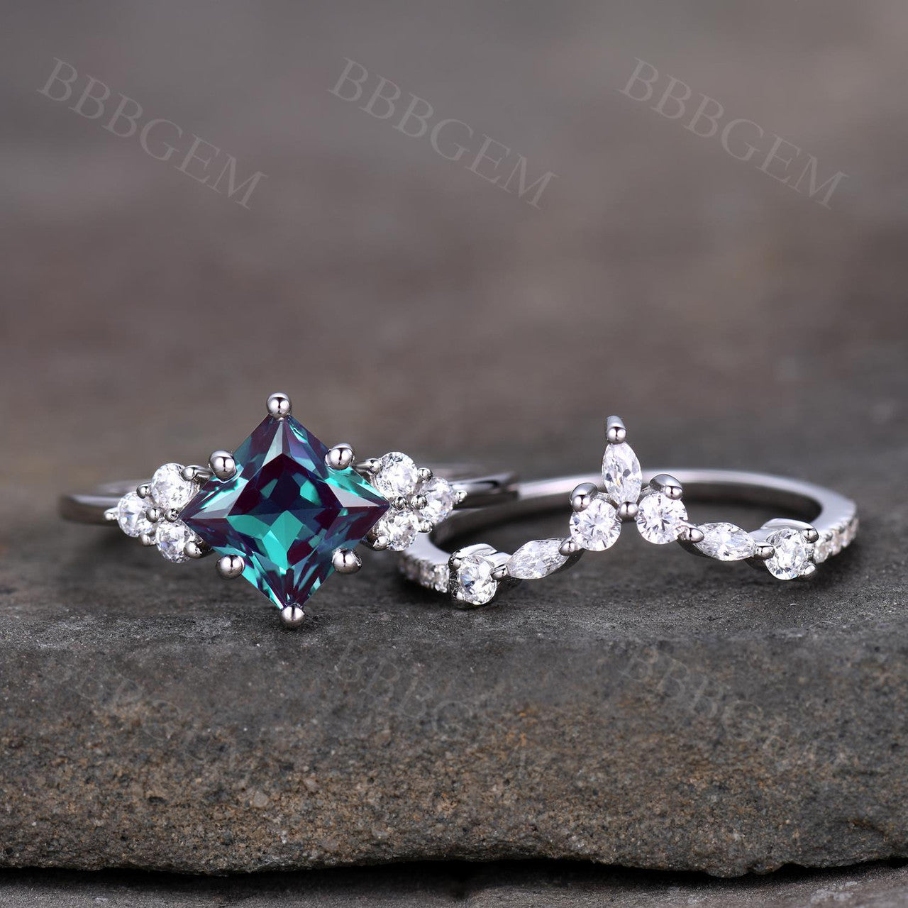 Vintage 6mm Princess Cut Alexandrite Engagement Ring with Curved Moissanite Matching Wedding Band - Perfect for Proposals, Anniversaries & Bridal Jewelry Sets