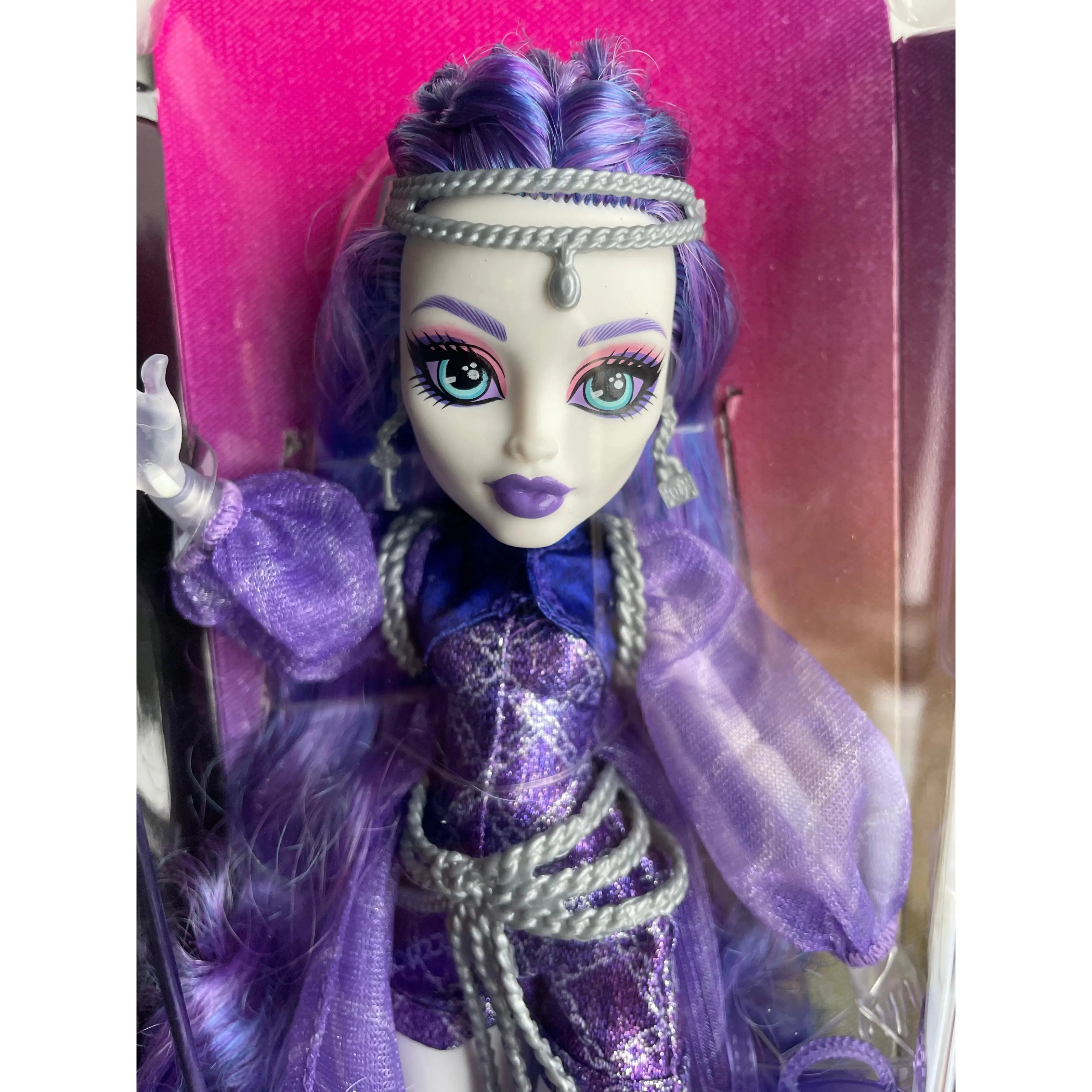 Monster High Spectra Vondergeist Fashion Doll - Collectible Ghost Character with Glow-in-the-Dark Features | Perfect for Kids' Birthday Gifts & Halloween Decorations