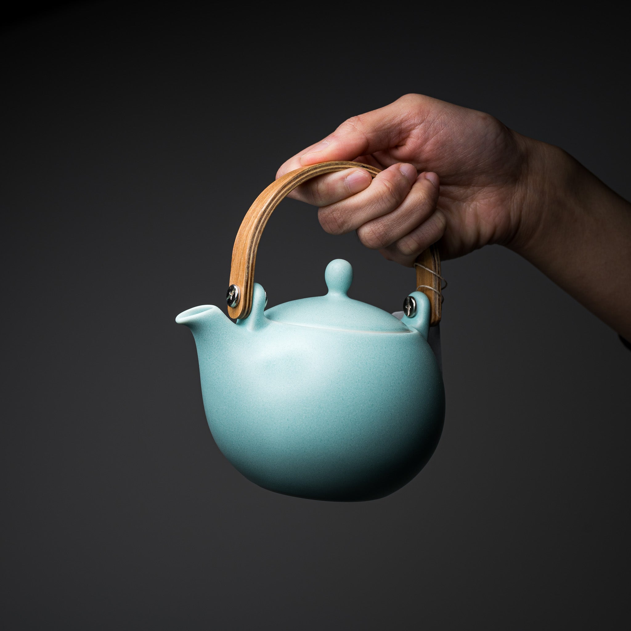 Yui Wooden Handle Teapot 330ml - Pastel Green Ceramic Tea Pot with Infuser, Perfect for Loose Leaf Tea, Herbal Tea & Home Decor - Ideal for Tea Lovers, Gift Giving & Cozy Afternoons