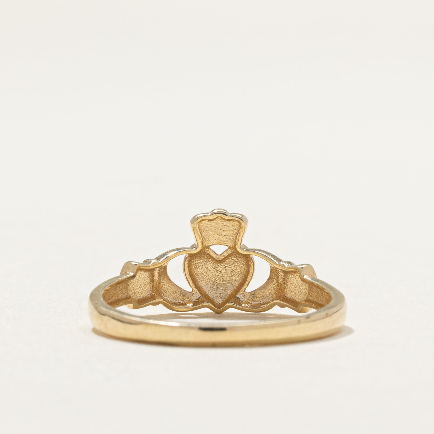 10K Yellow Gold Claddagh Ring for Women - Size 8.25 | Irish Friendship, Love & Loyalty Ring | Perfect for Weddings, Anniversaries & Gifts