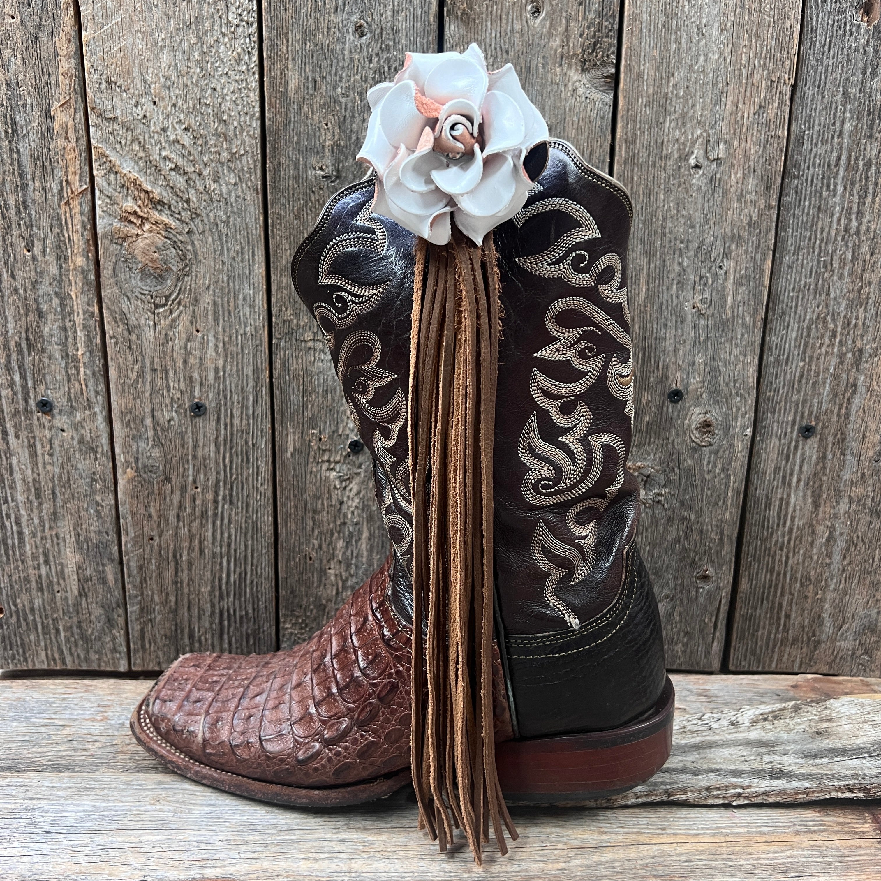 Elegant White Leather Rose Fringe Boot Cuff Jewelry - Boho Chic Ankle Bracelet for Cowboy Boots & Winter Fashion Accessories