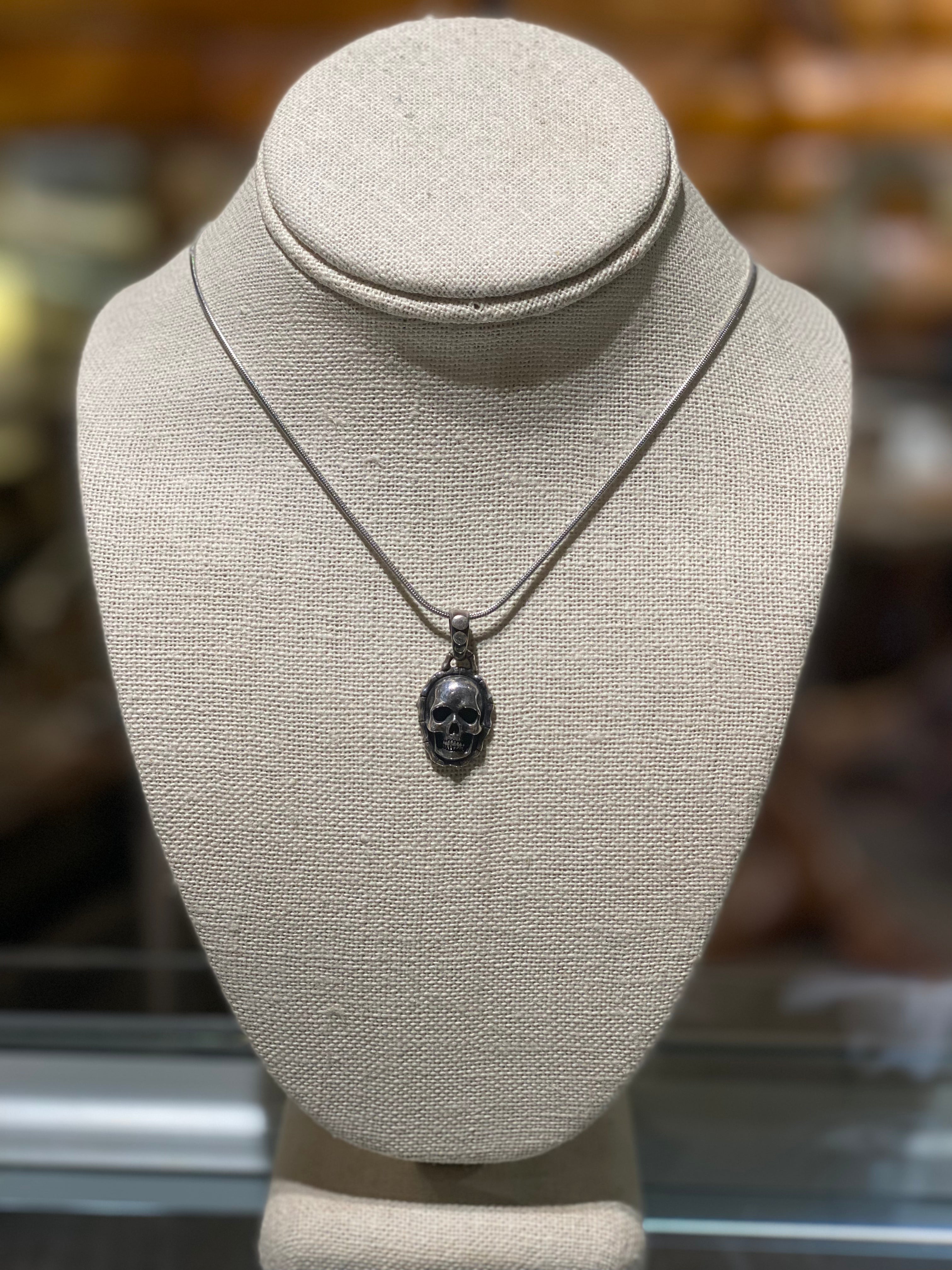 Gothic Skull Pendant Necklace for Men & Women - Stainless Steel Gothic Jewelry for Halloween, Punk, Rock Fashion - Perfect for Parties, Concerts & Gifts