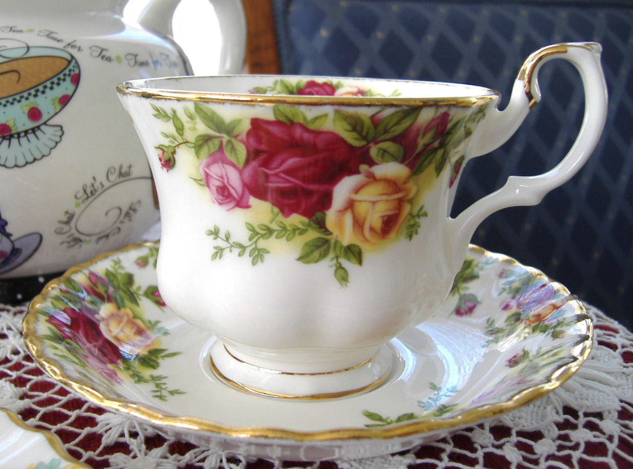Royal Albert Old Country Roses Tea Cup and Saucer Set - English Fine Bone China for Afternoon Tea & Bridal Shower Gifts (New Production)