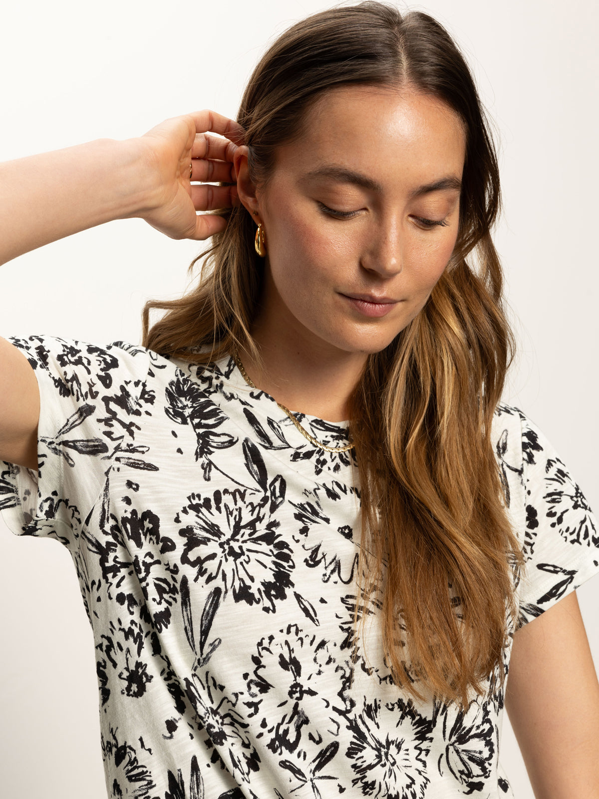 Premium Black Meadow T-Shirt - Soft Cotton Comfort Fit for Men & Women | Ideal for Casual Wear, Gym & Everyday Outfits