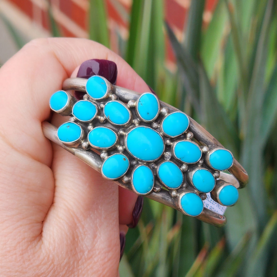 Vintage Sleeping Beauty Cuff Bracelet - Elegant Disney Princess Jewelry for Women & Girls - Perfect for Cosplay, Costume Parties & Gift Giving