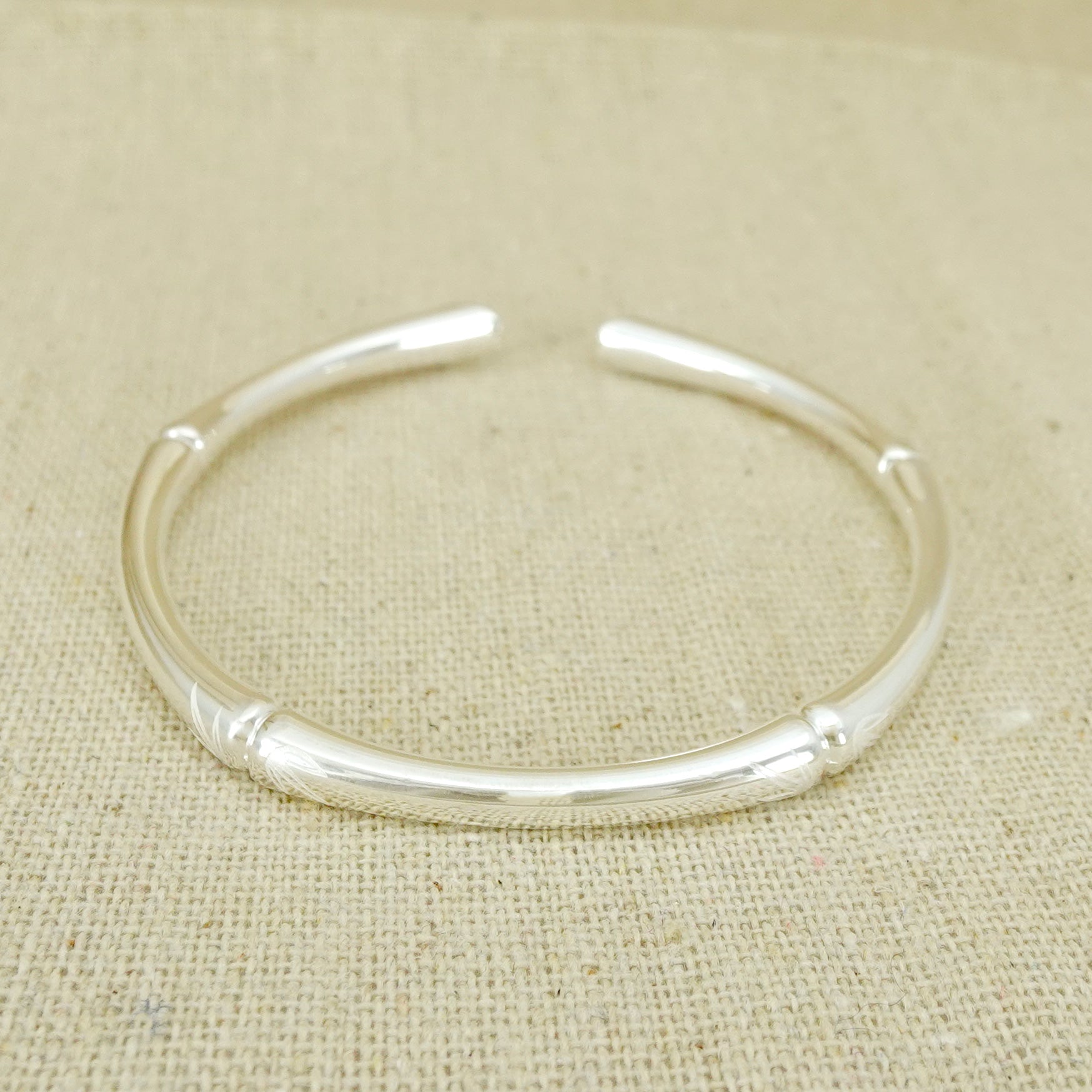 Elegant Silver Bangle Bracelet with Bamboo Knot Design - Perfect for Women's Fashion Accessories, Gift Giving & Special Occasions