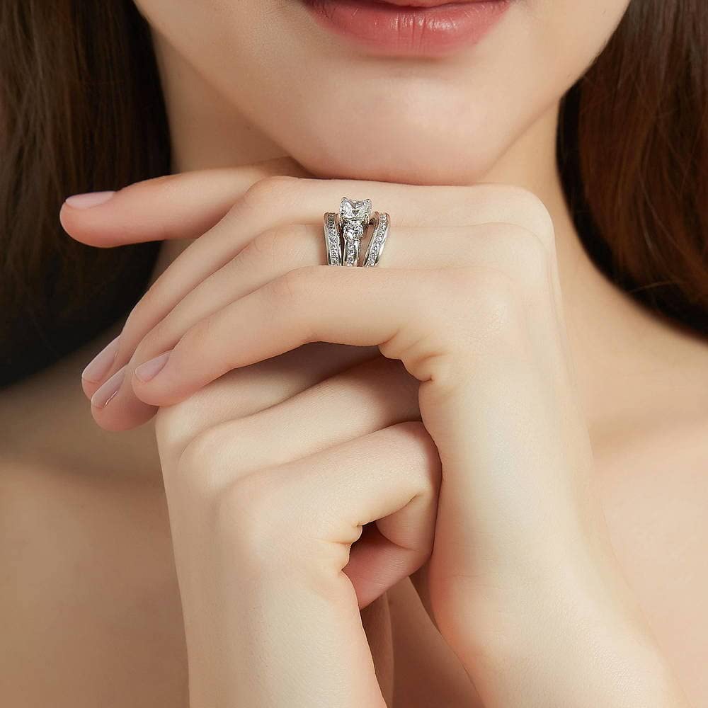 BERRICLE Sterling Silver 3-Stone Wedding & Engagement Ring Set - 1.5 Carat Cushion Cut Cubic Zirconia CZ for Women, Rhodium Plated, Sizes 4-10 - Perfect for Proposals, Anniversaries & Special Occasions